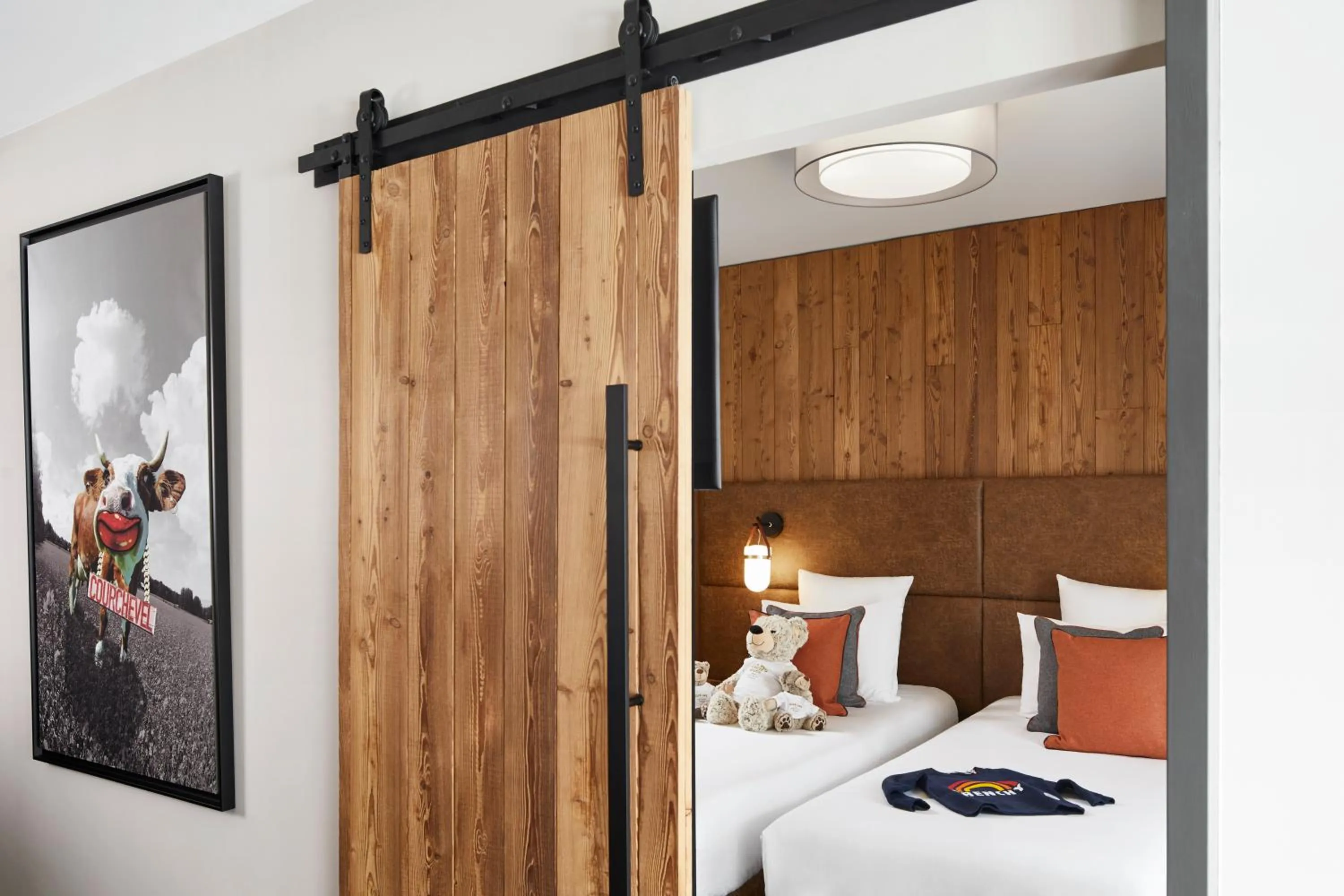 Bed in Ecrin Blanc Resort Courchevel - Aquapark