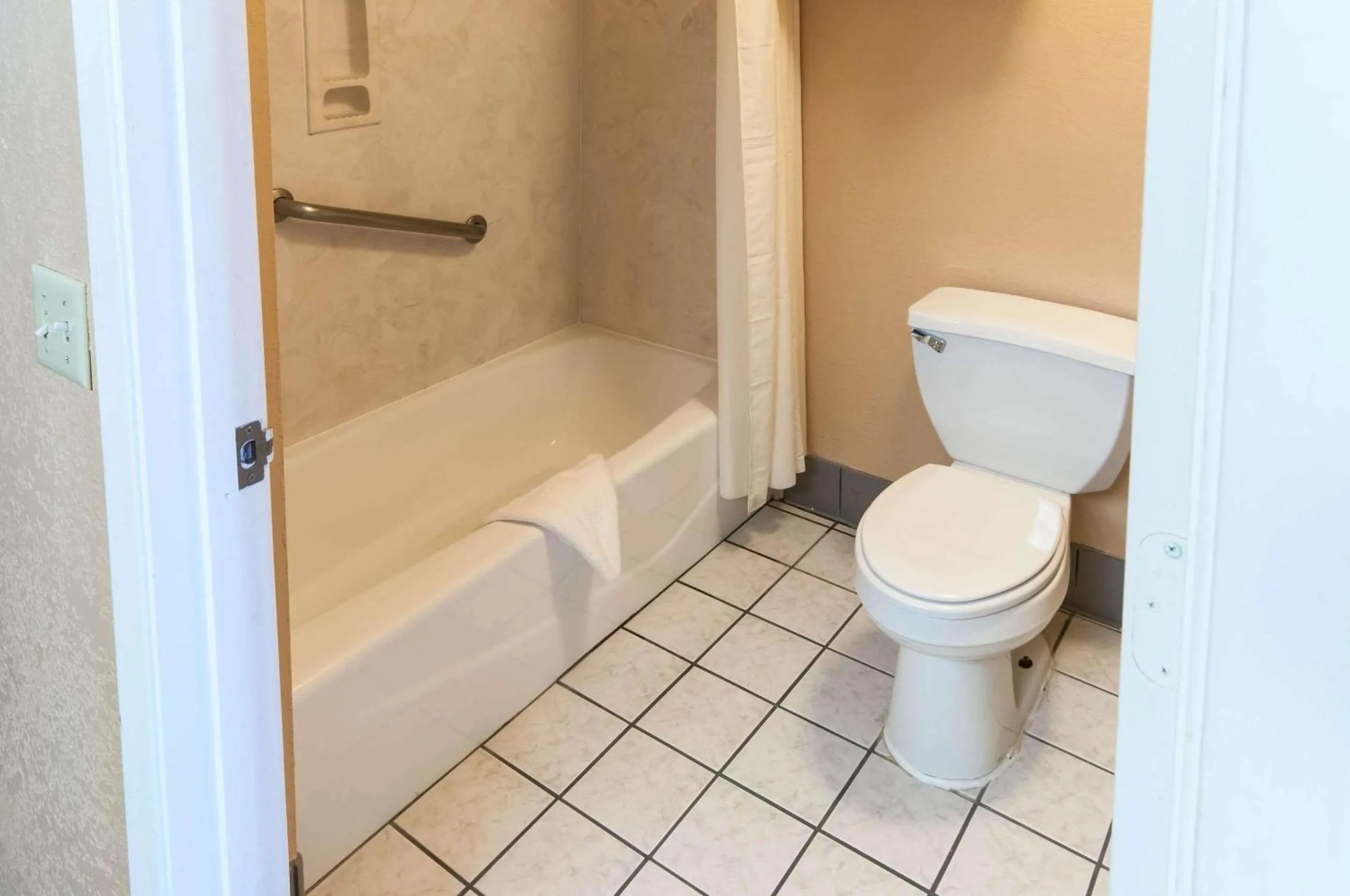 Bathroom in Comfort Inn North Conroe