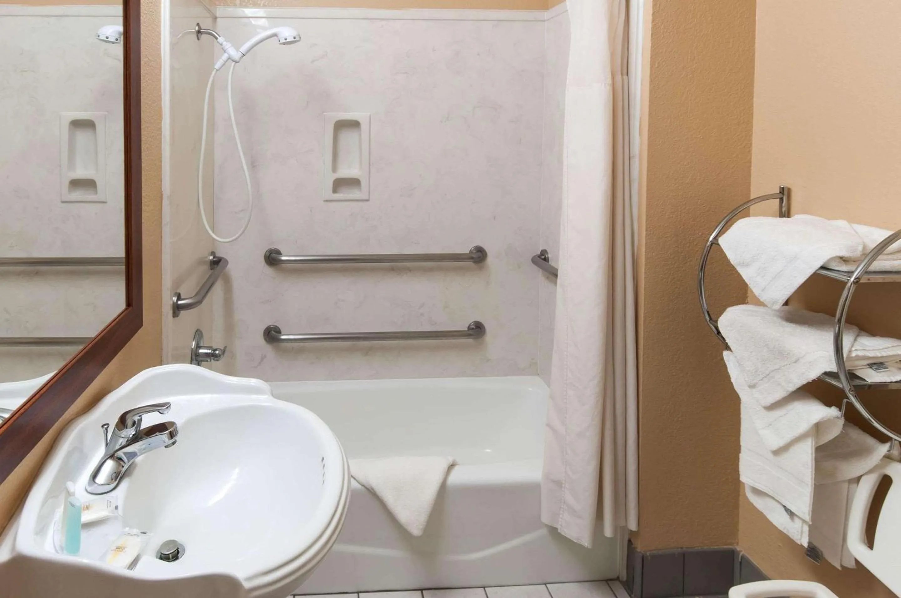 Bathroom in Comfort Inn North Conroe