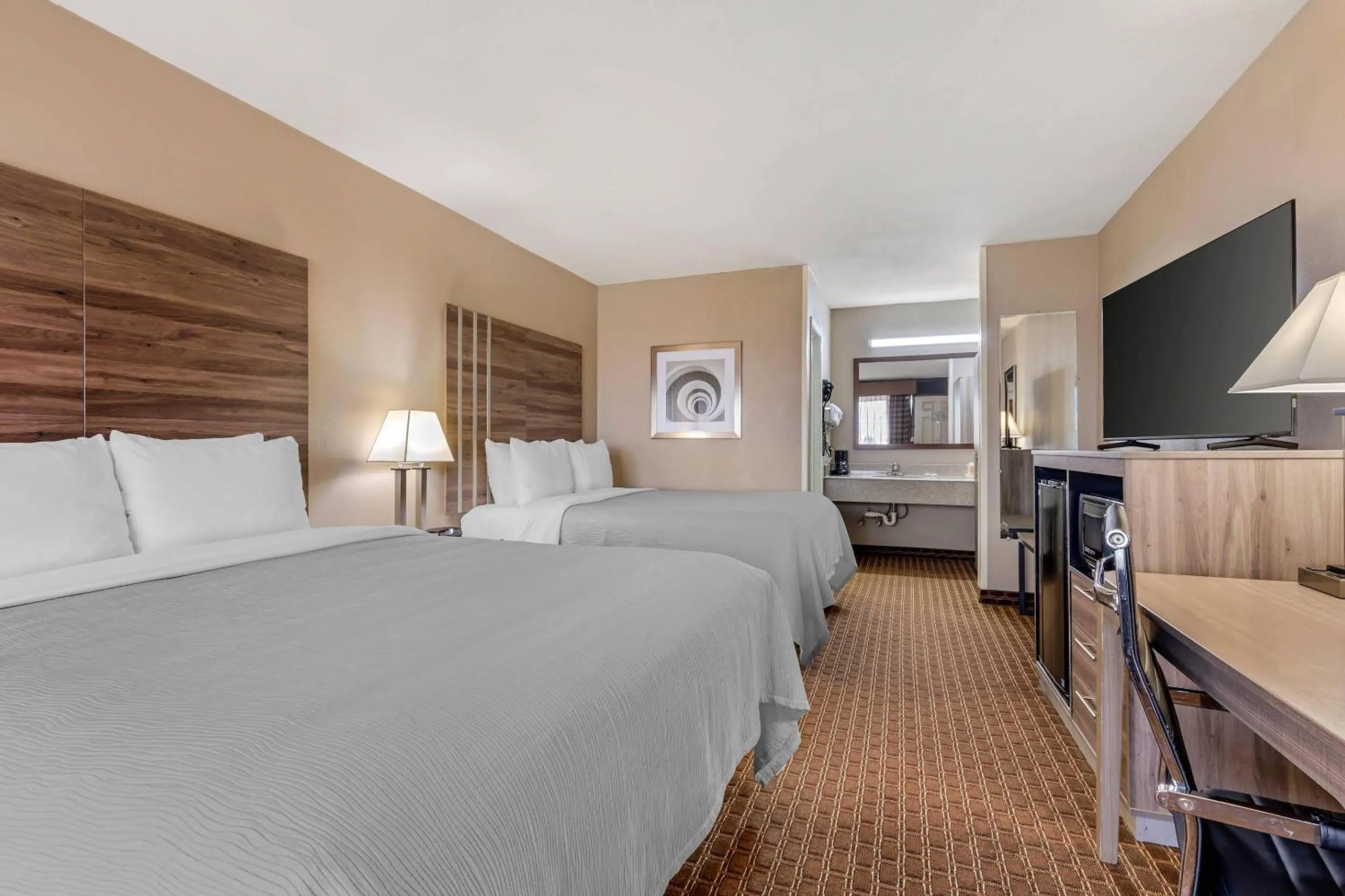 Bedroom, Bed in Quality Inn Paris Texas