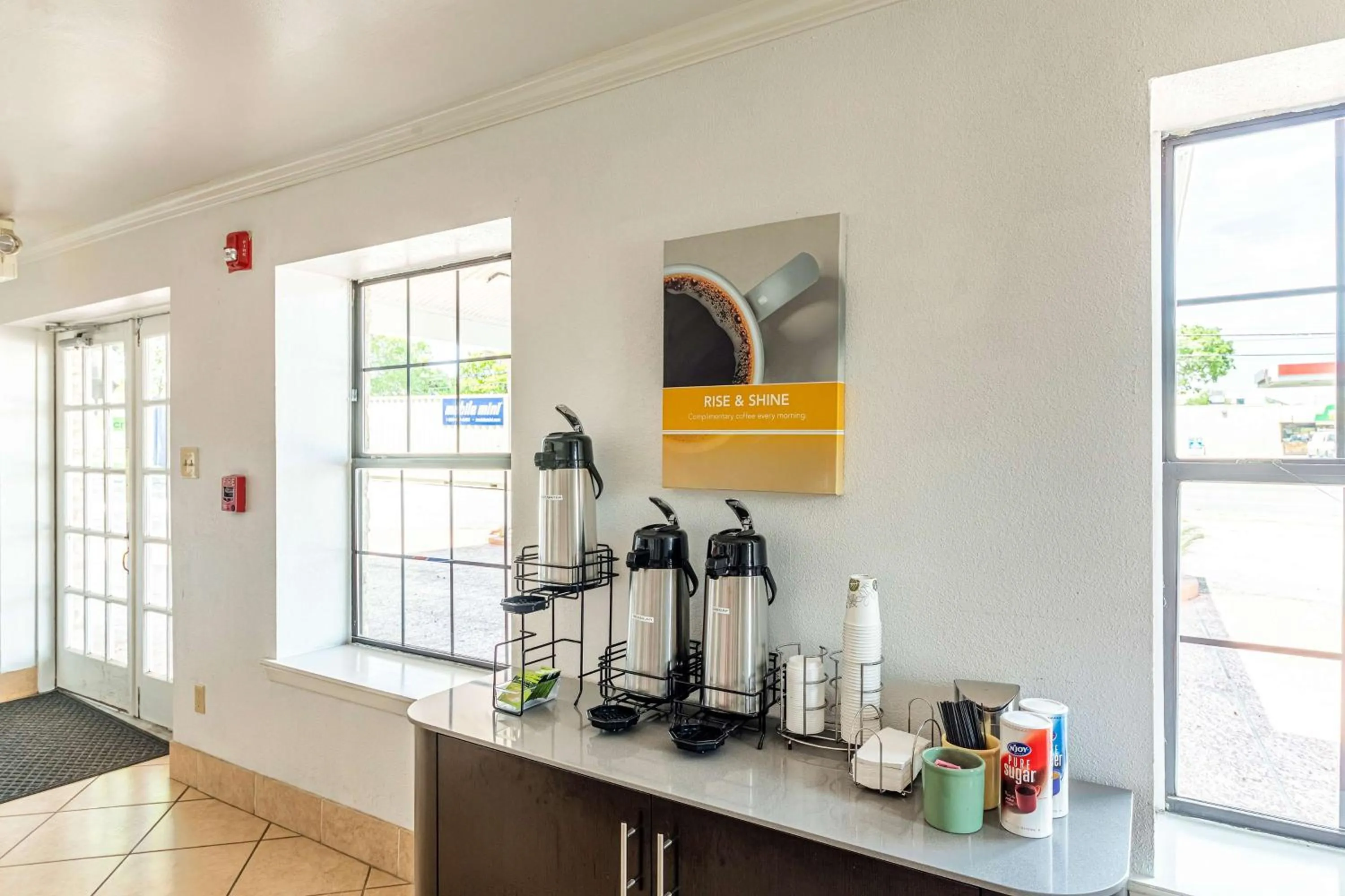 Coffee/tea facilities in Motel 6-Georgetown, TX
