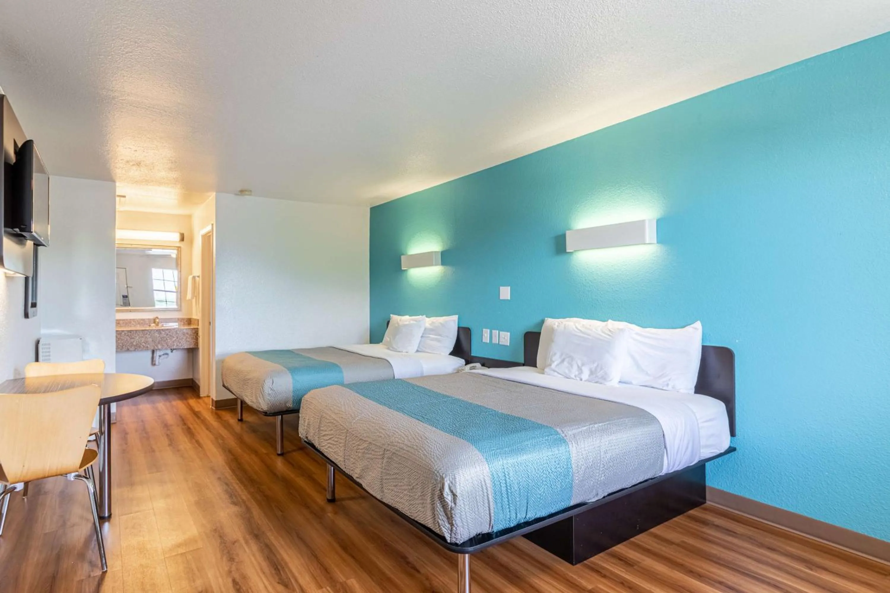 TV and multimedia, Bed in Motel 6-Georgetown, TX