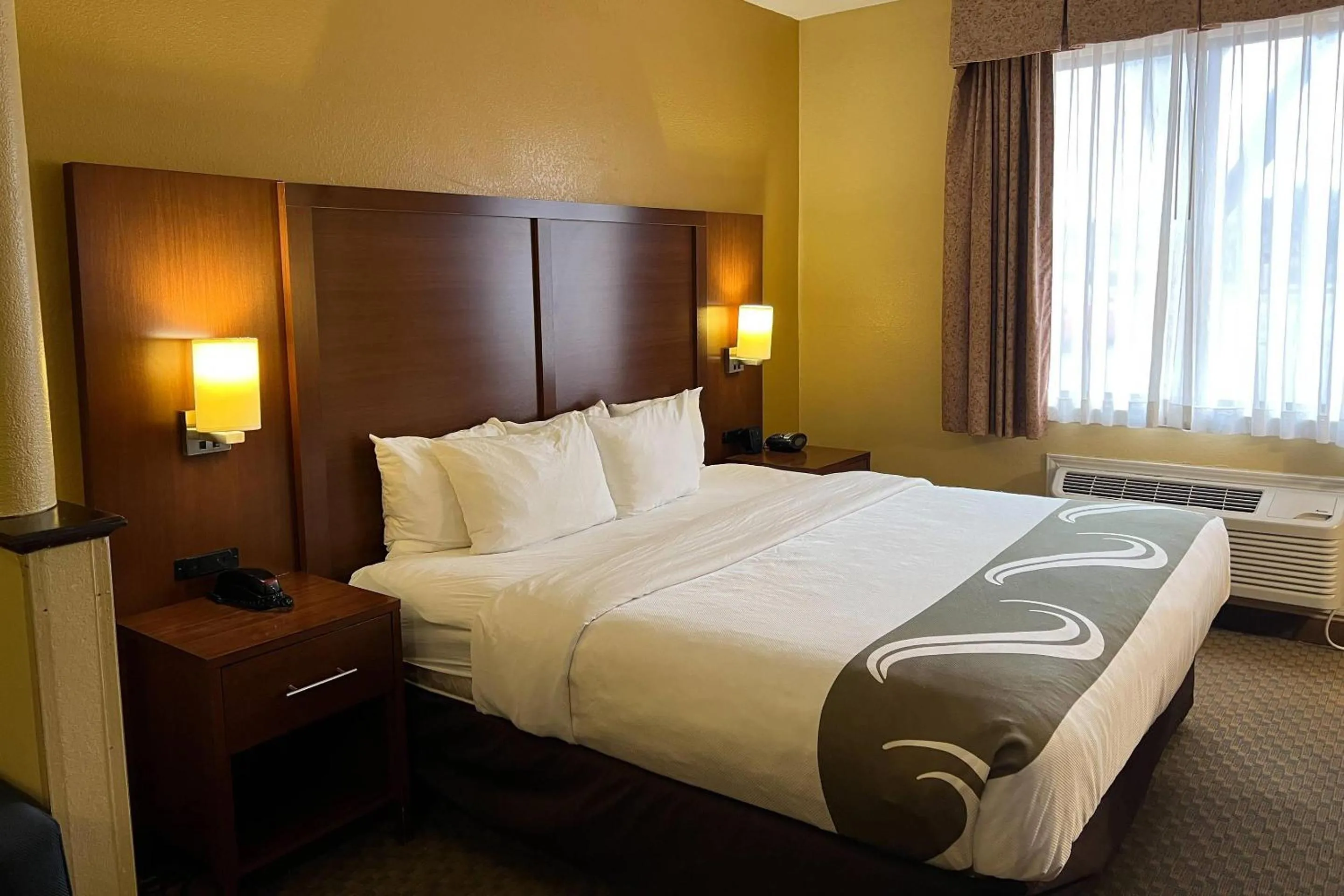 Bedroom, Bed in Quality Suites Midland North Loop 250