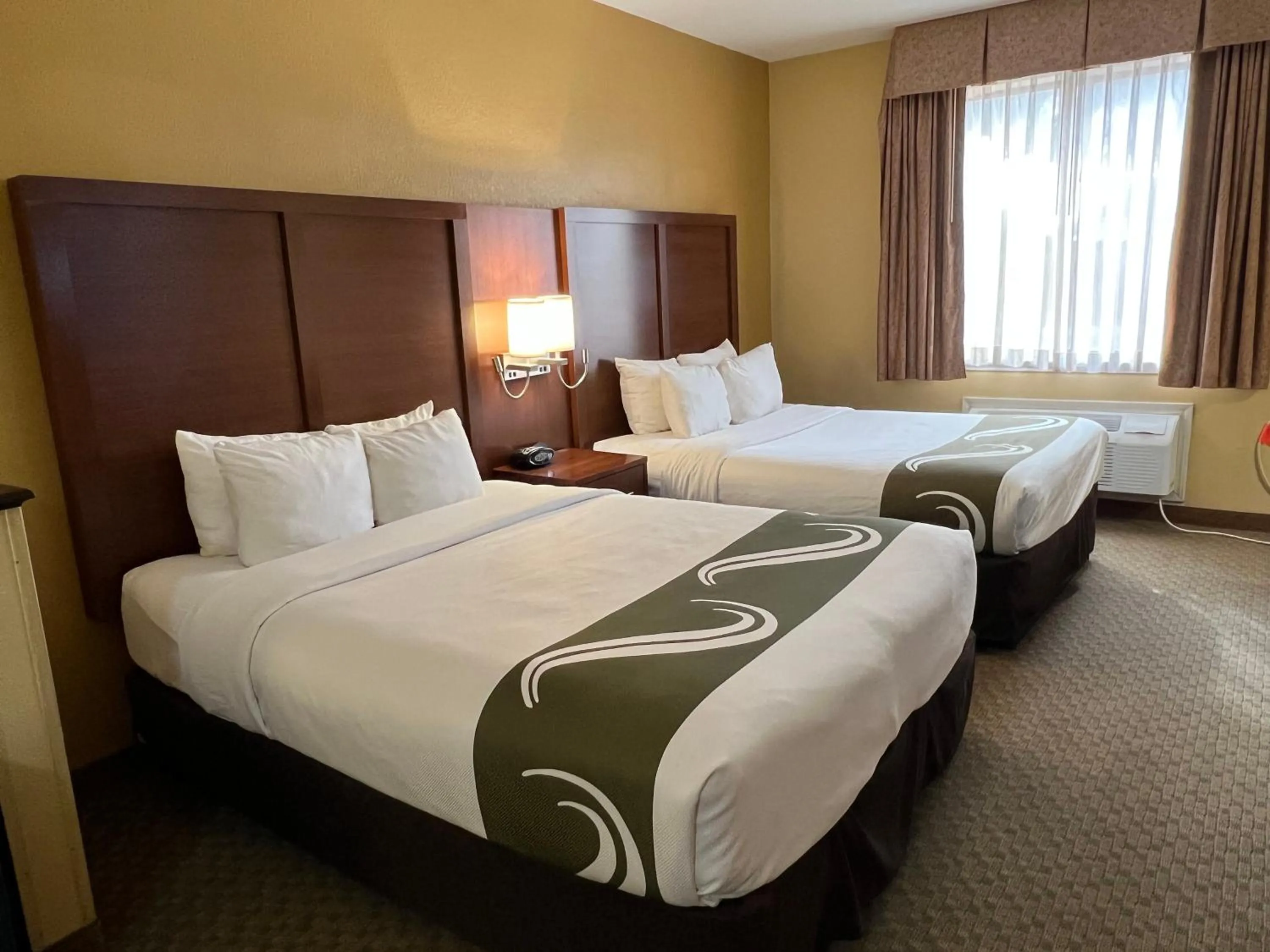 Bedroom, Bed in Quality Suites Midland North Loop 250