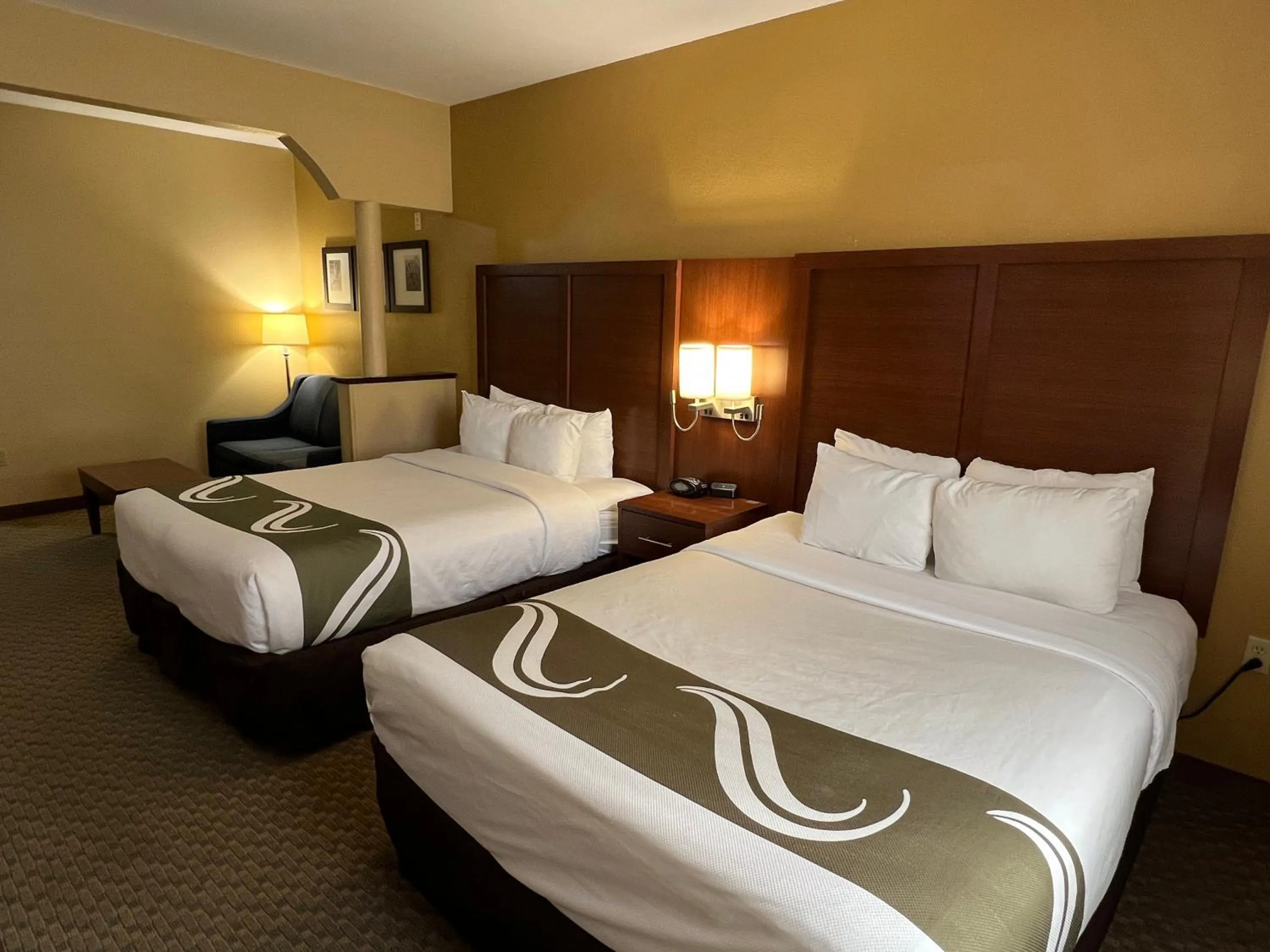 Bedroom, Bed in Quality Suites Midland North Loop 250