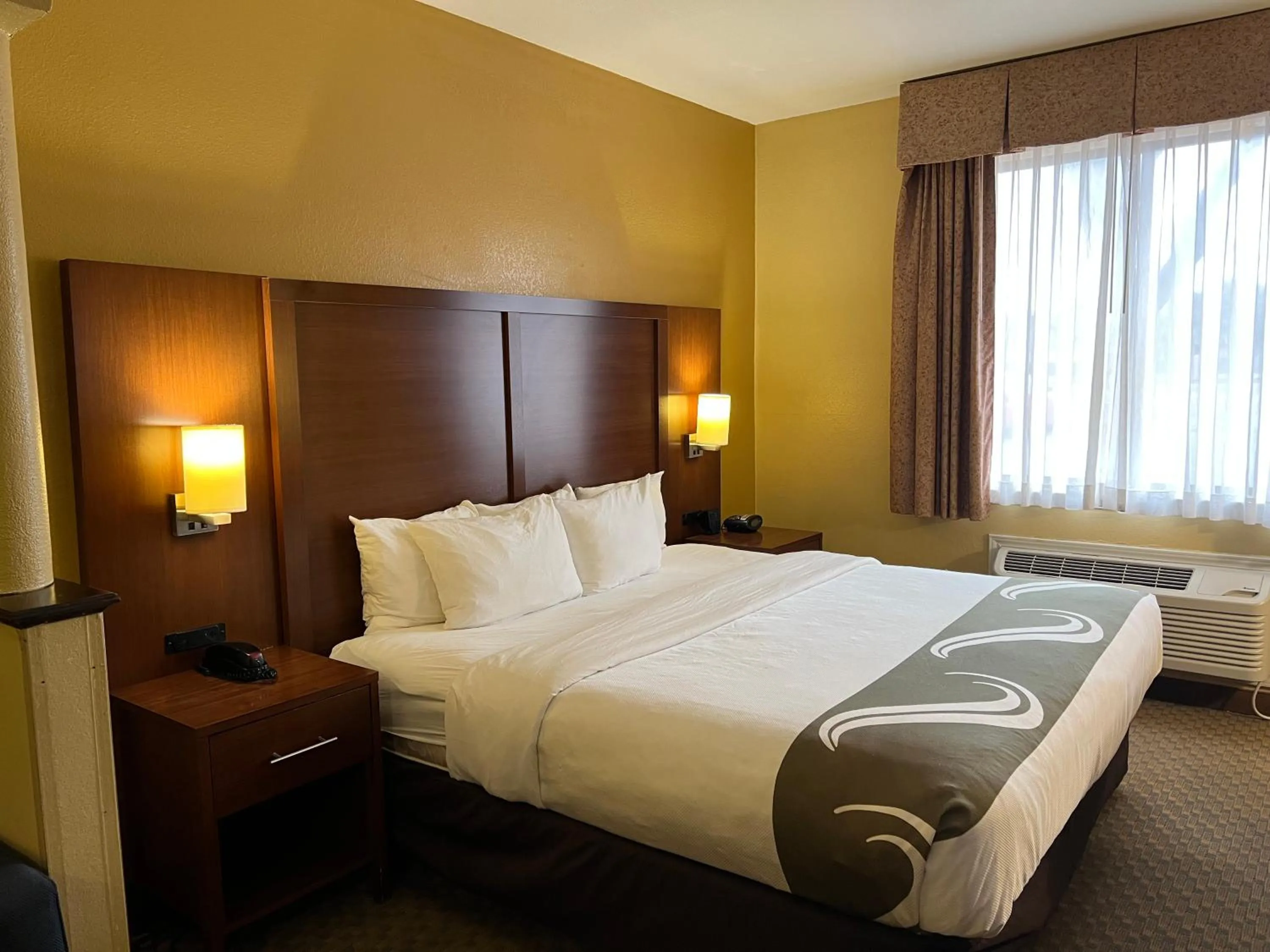 Bedroom, Bed in Quality Suites Midland North Loop 250