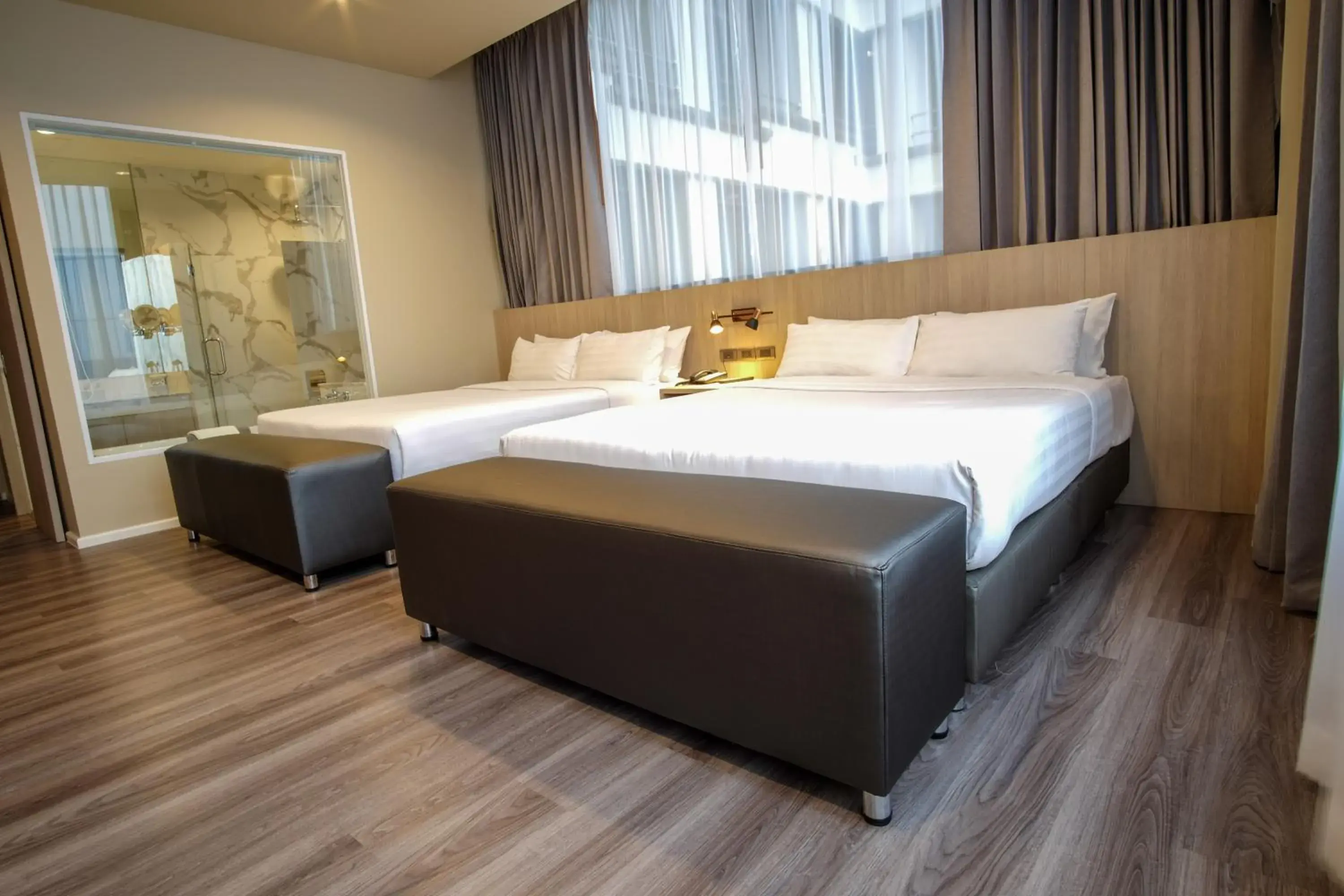 Executive Corner with Two Double Beds in Gold Orchid Bangkok Hotel Executive Corner with Two Double Beds in Gold Orchid Bangkok Hotel