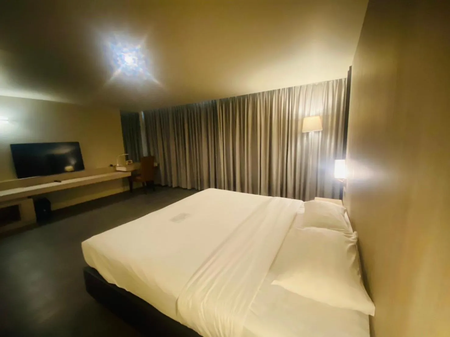 Bed in Gold Orchid Bangkok Hotel