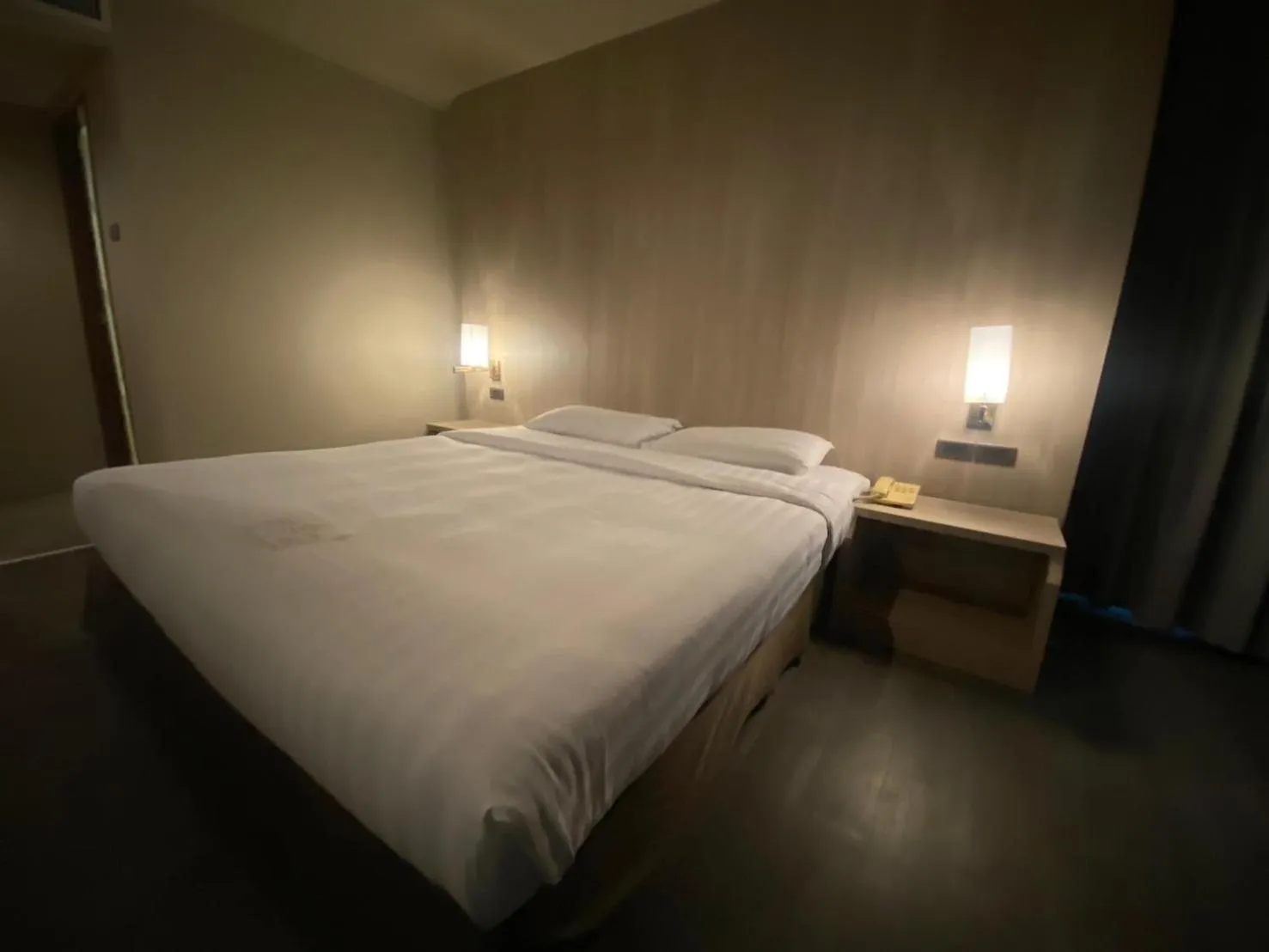 Bed in Gold Orchid Bangkok Hotel