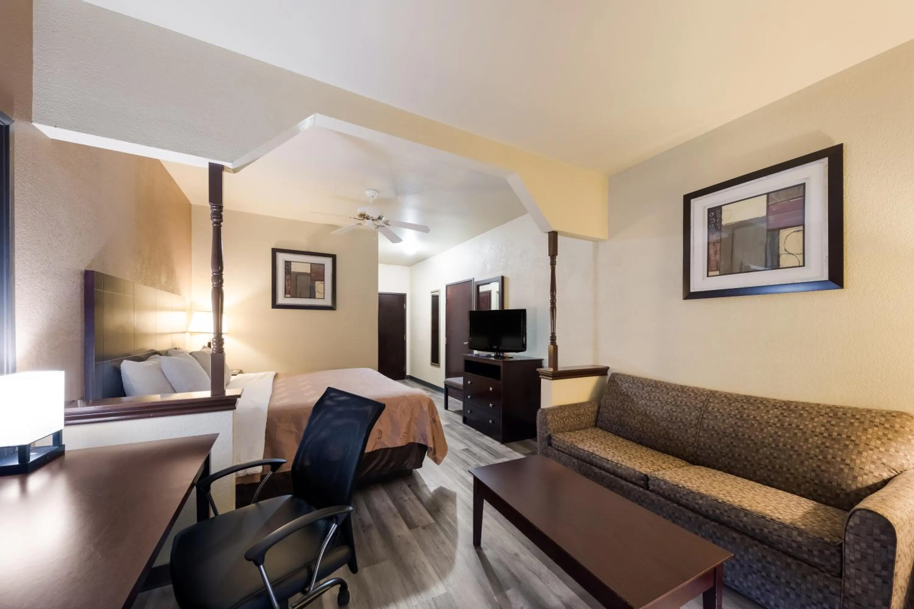 Seating area in Quality Inn & Suites Terrell