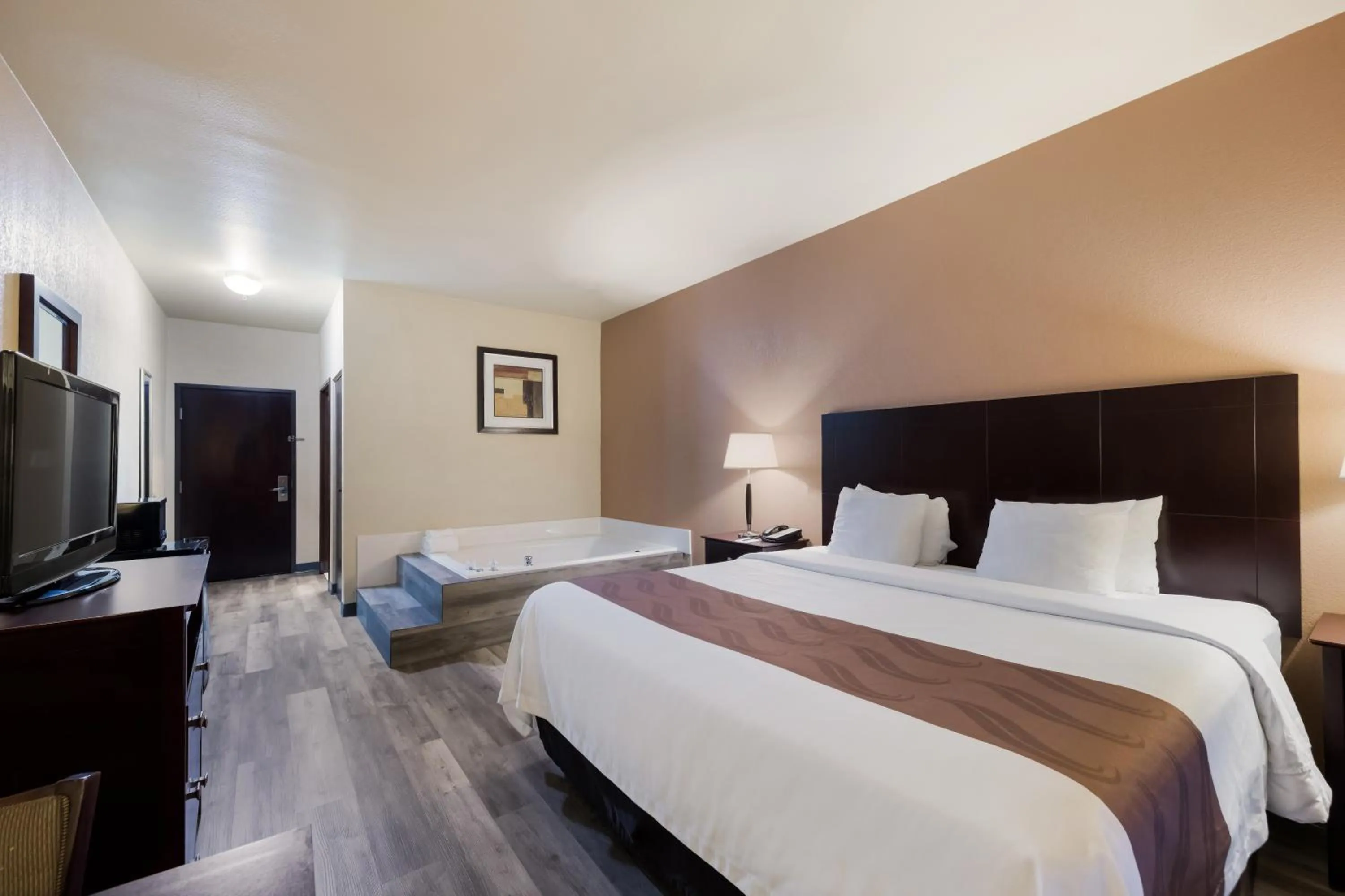 Photo of the whole room, Bed in Quality Inn & Suites Terrell