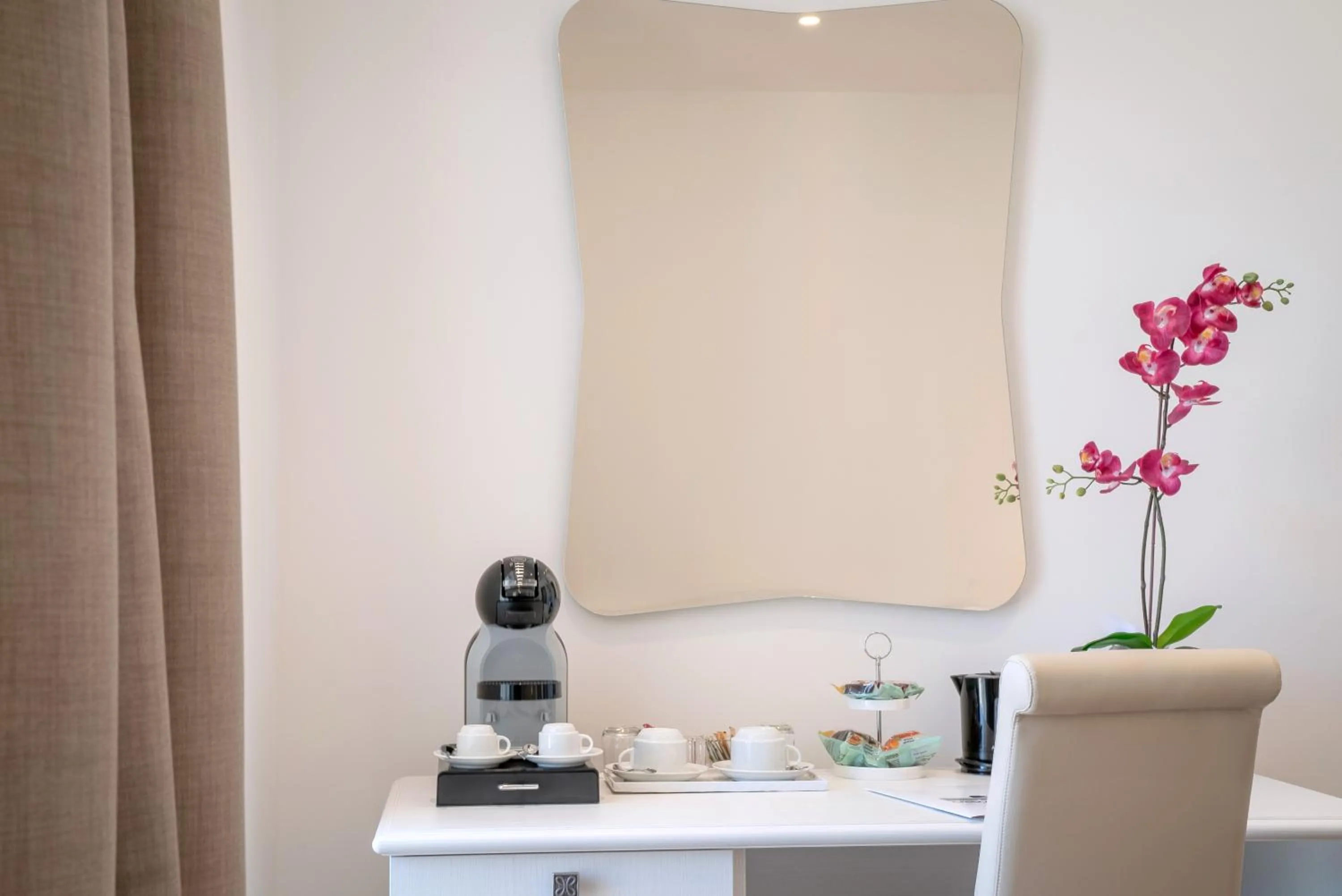 Coffee/tea facilities in Crescent Moon