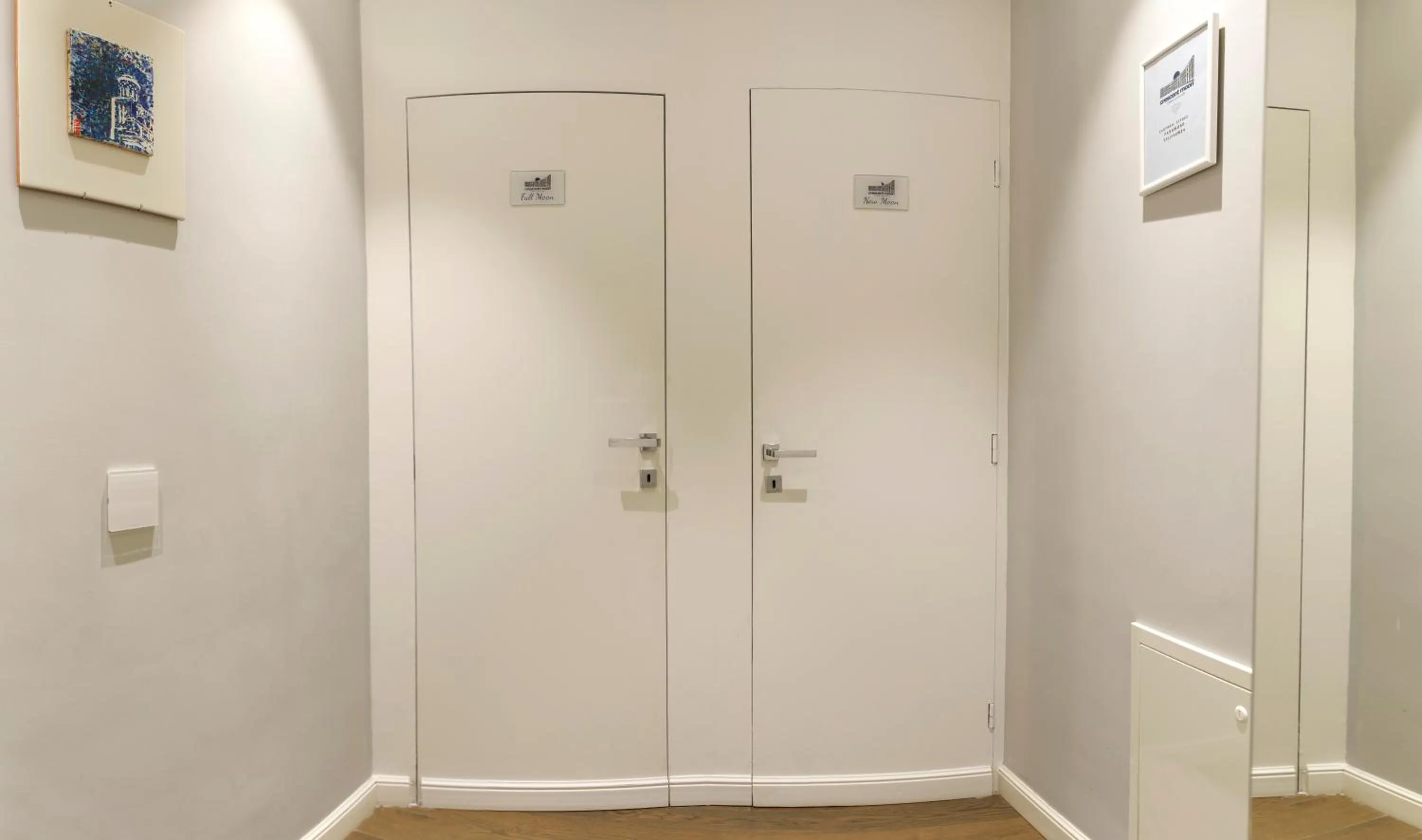 Facade/entrance in Crescent Moon