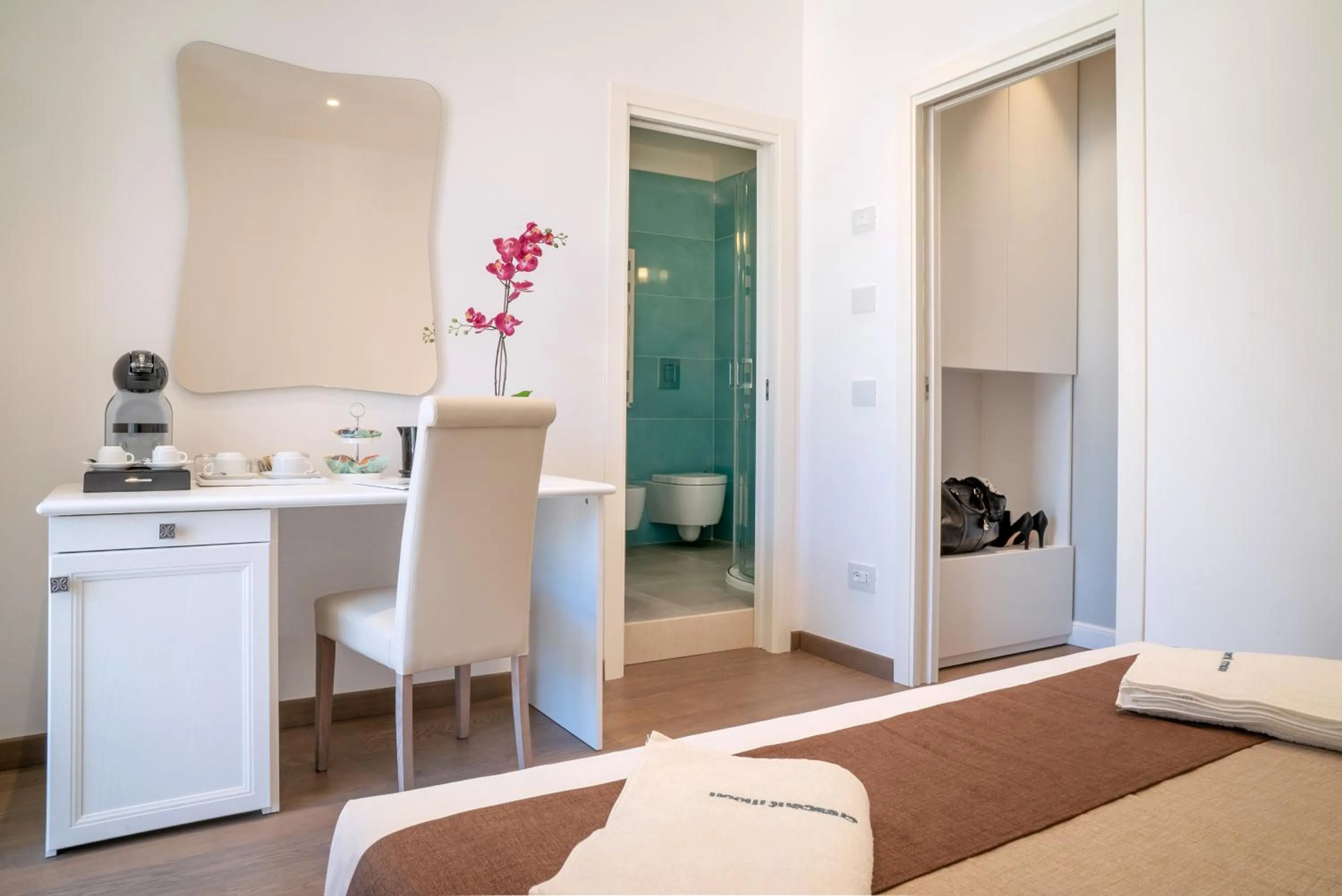 Coffee/tea facilities in Crescent Moon