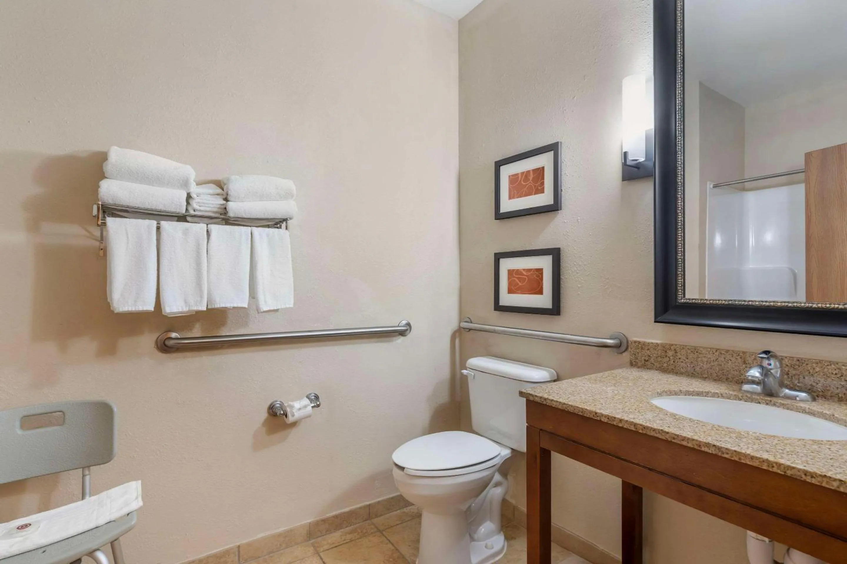Bedroom in Comfort Suites McKinney-Allen