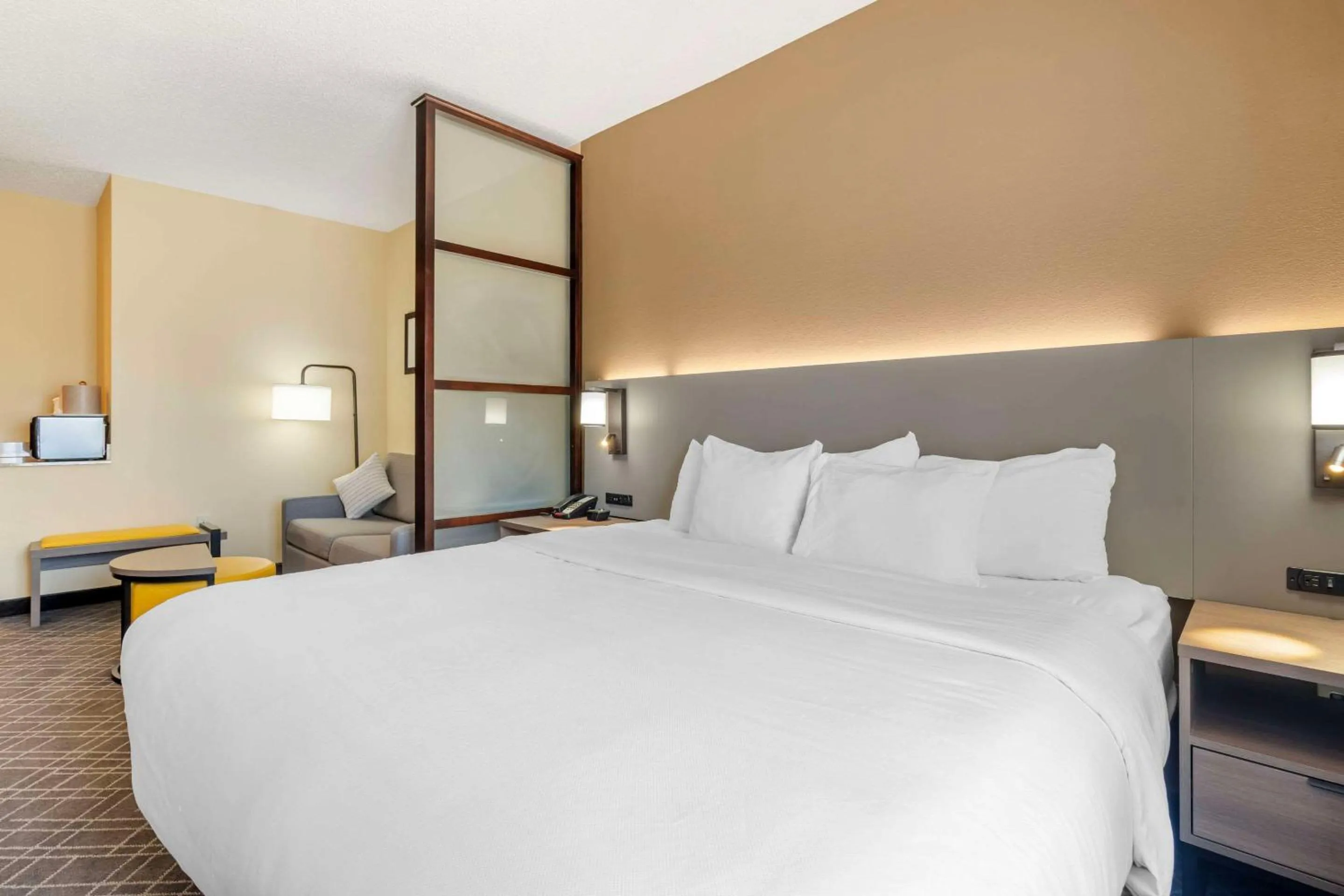 Bedroom, Bed in Comfort Suites McKinney-Allen