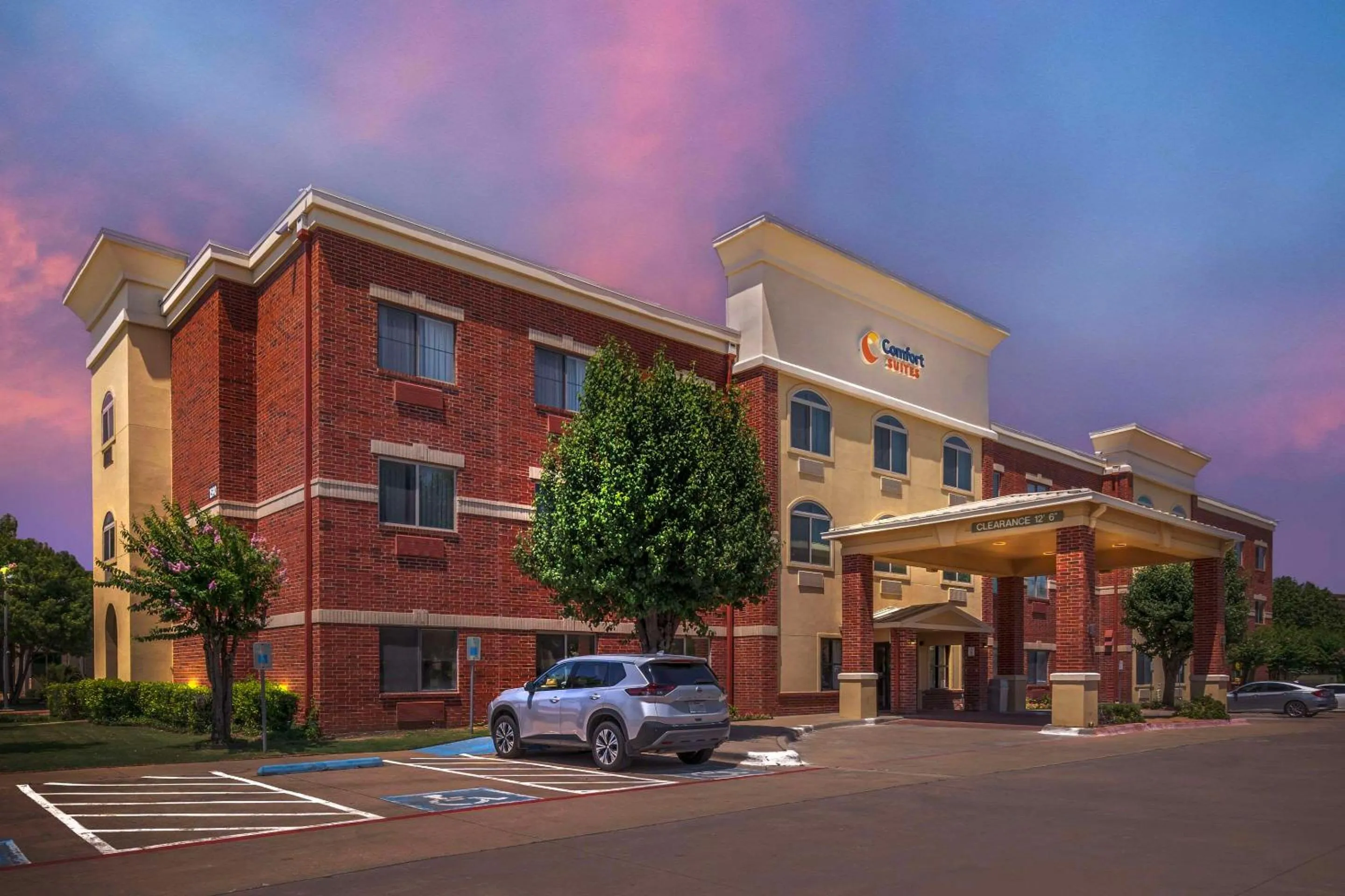 Property building in Comfort Suites McKinney-Allen