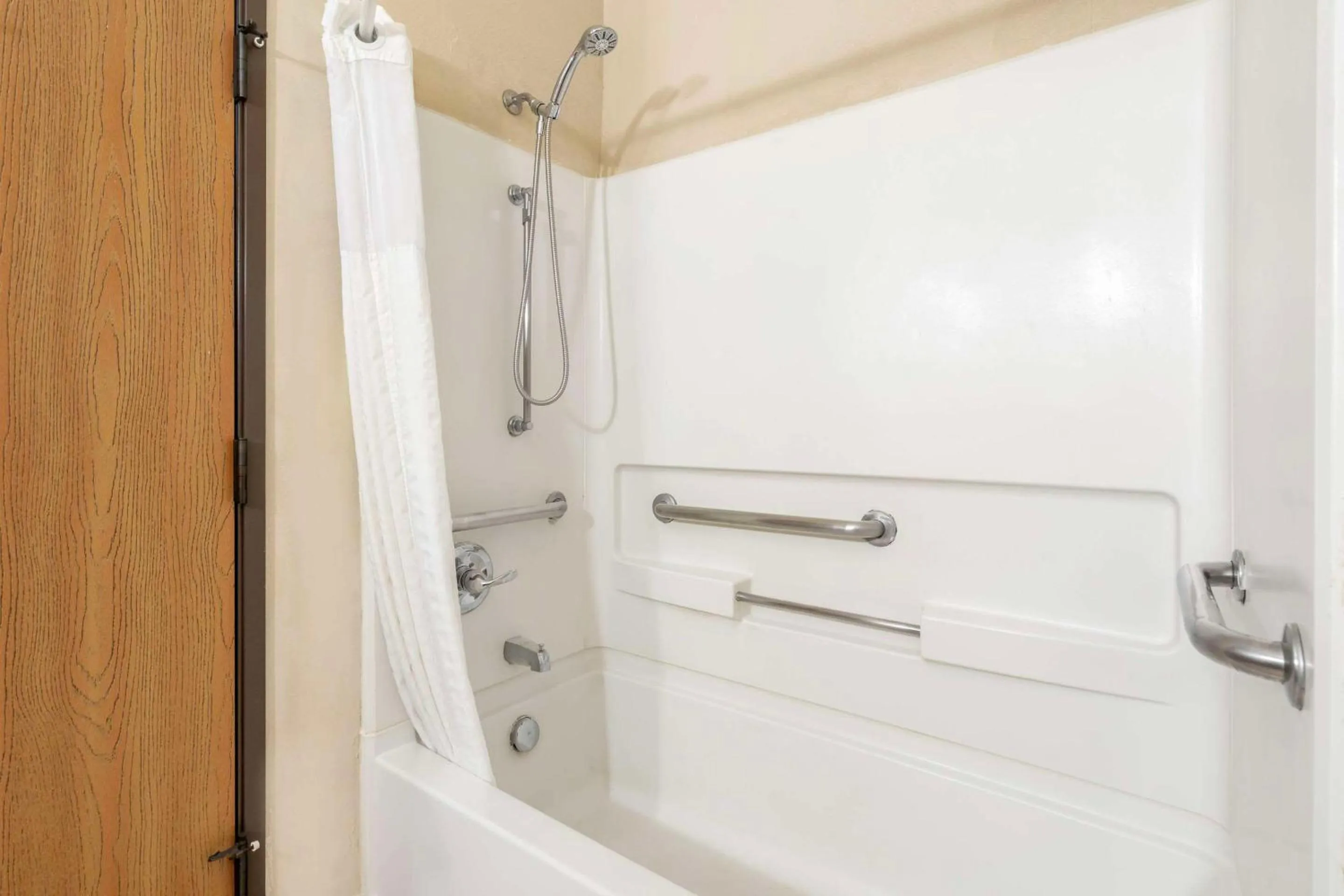 Bedroom in Comfort Suites McKinney-Allen