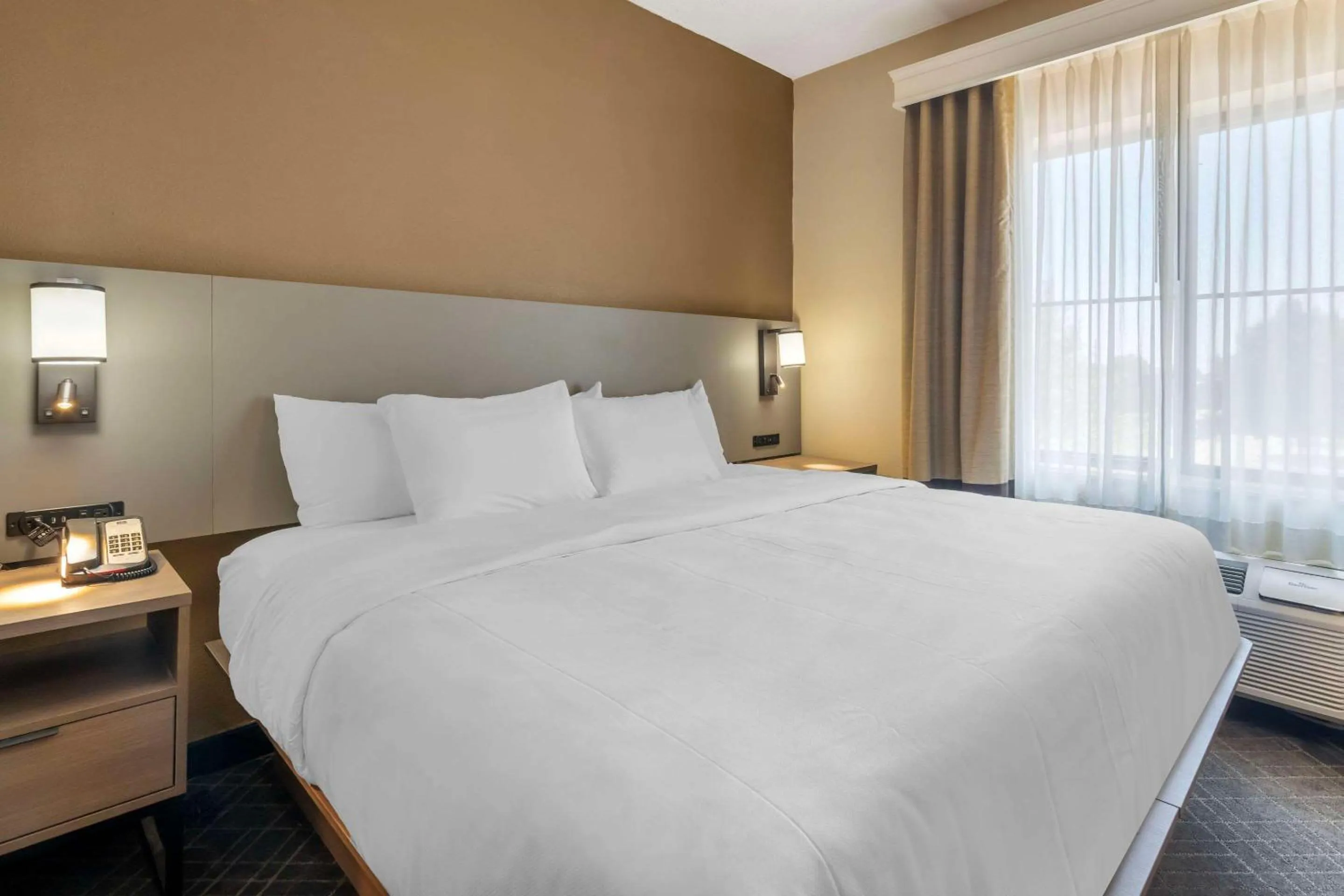 Bedroom, Bed in Comfort Suites McKinney-Allen