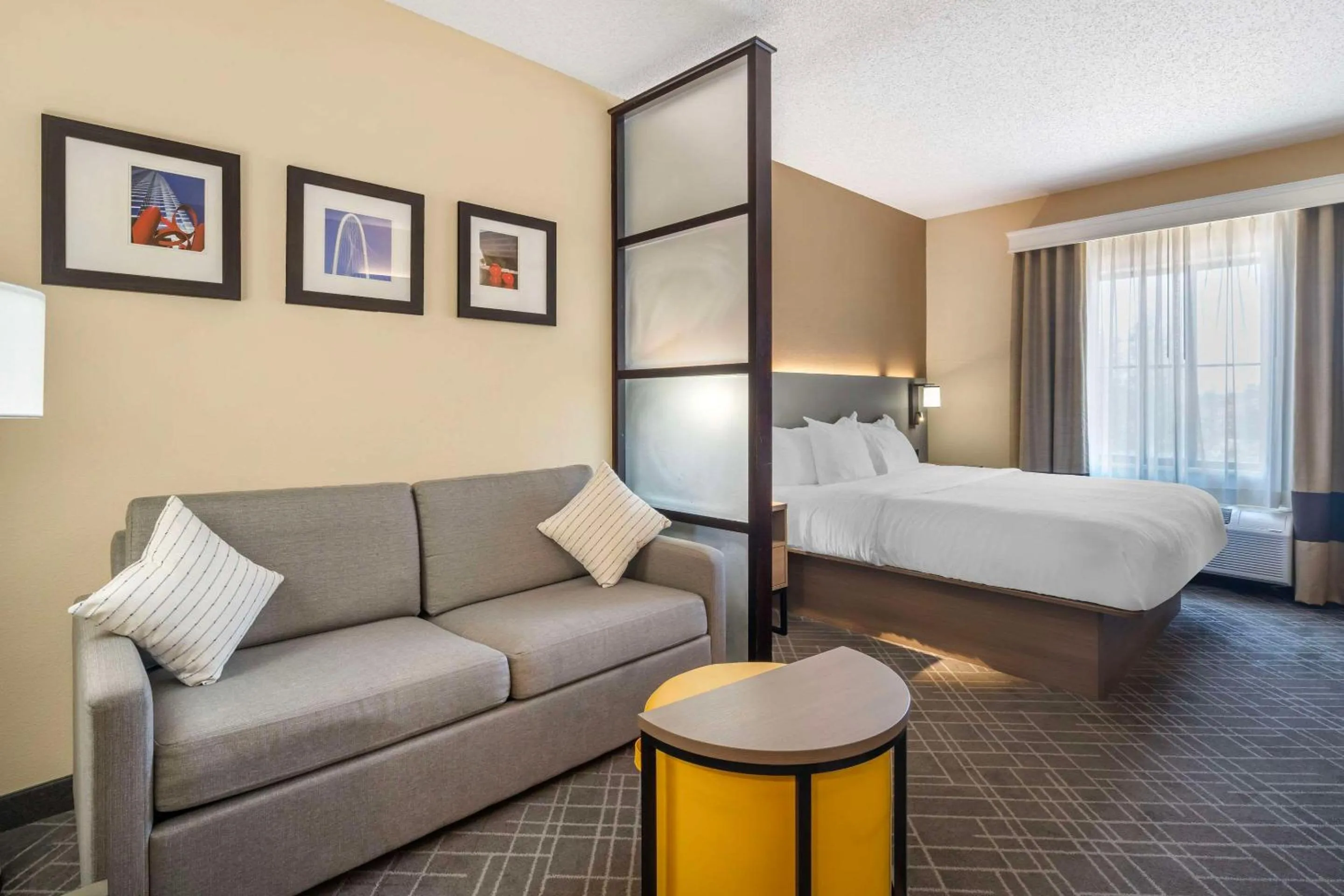Bedroom, Bed in Comfort Suites McKinney-Allen