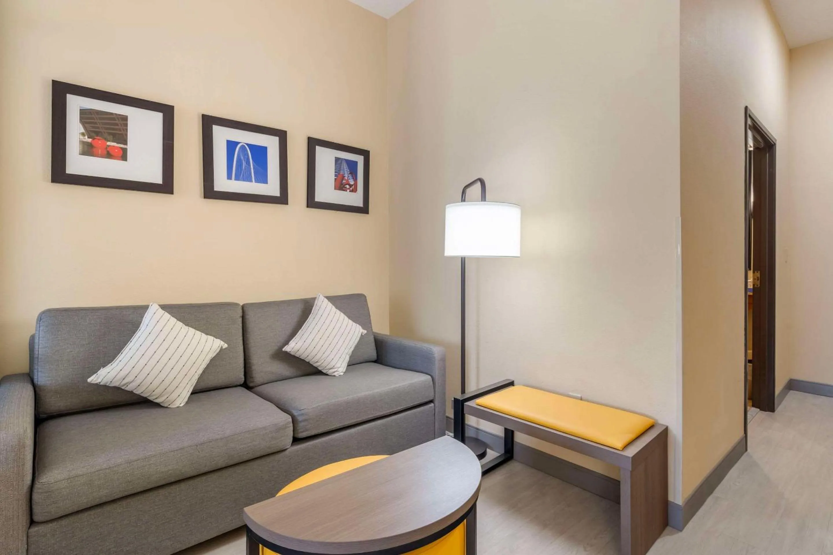 Bedroom in Comfort Suites McKinney-Allen