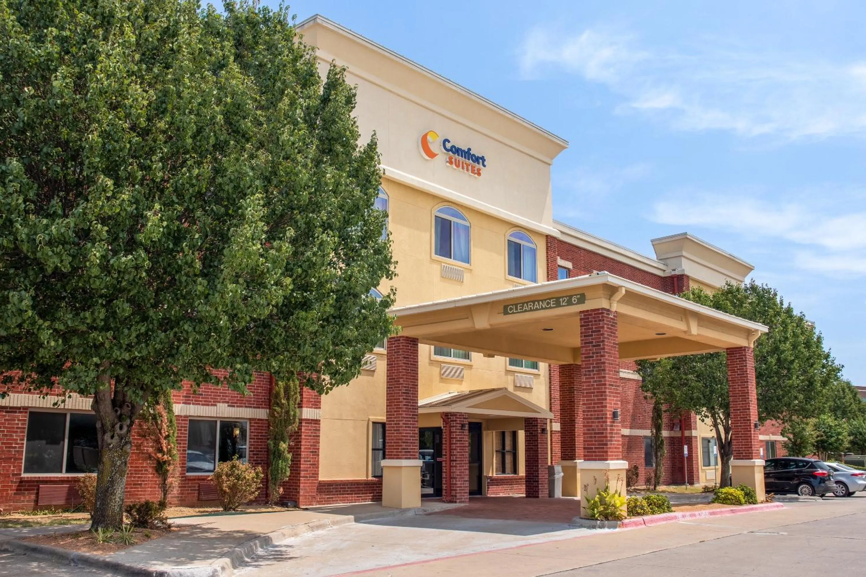 Property building in Comfort Suites McKinney-Allen