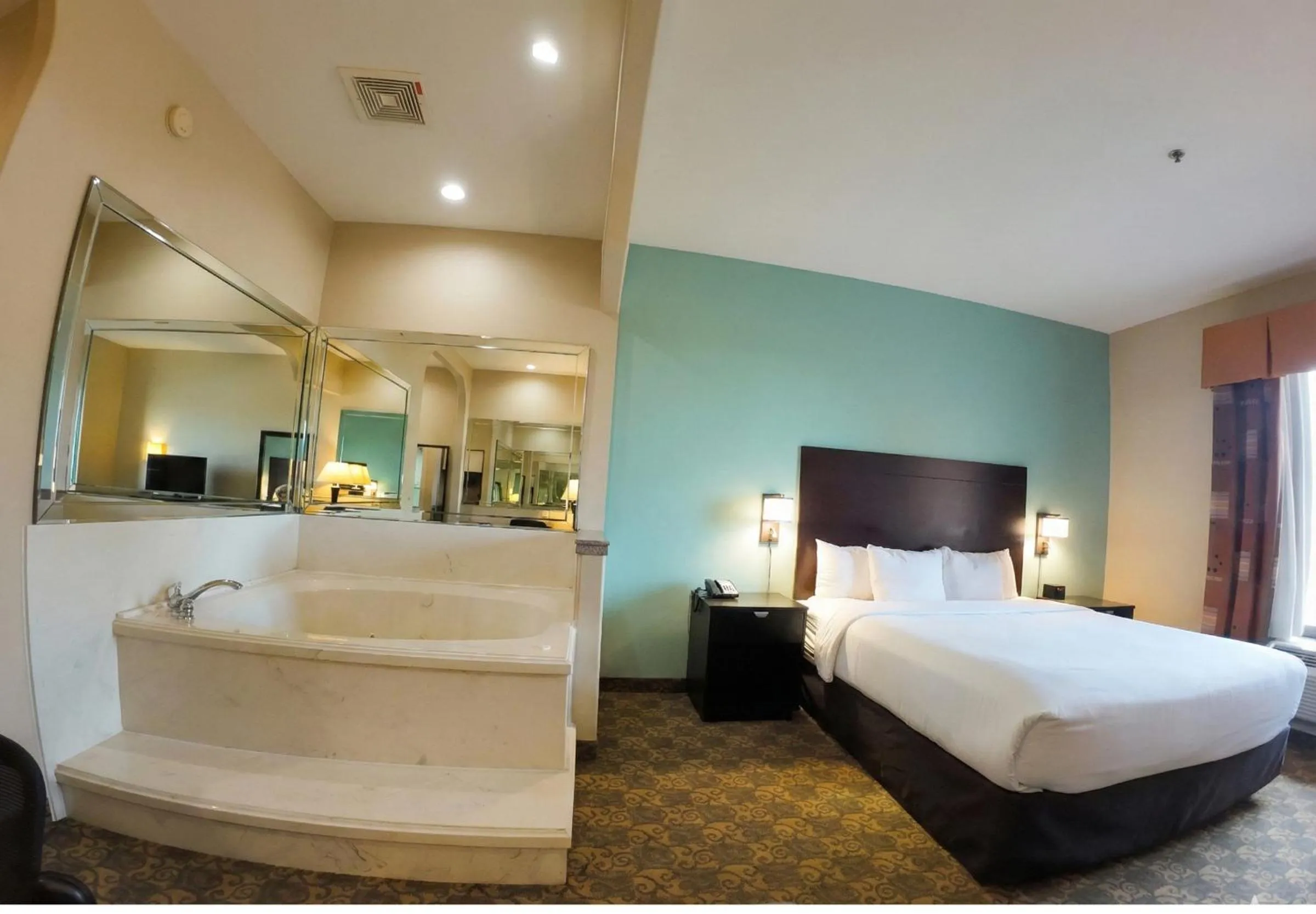 Bed in Comfort Suites Westchase Houston Energy Corridor