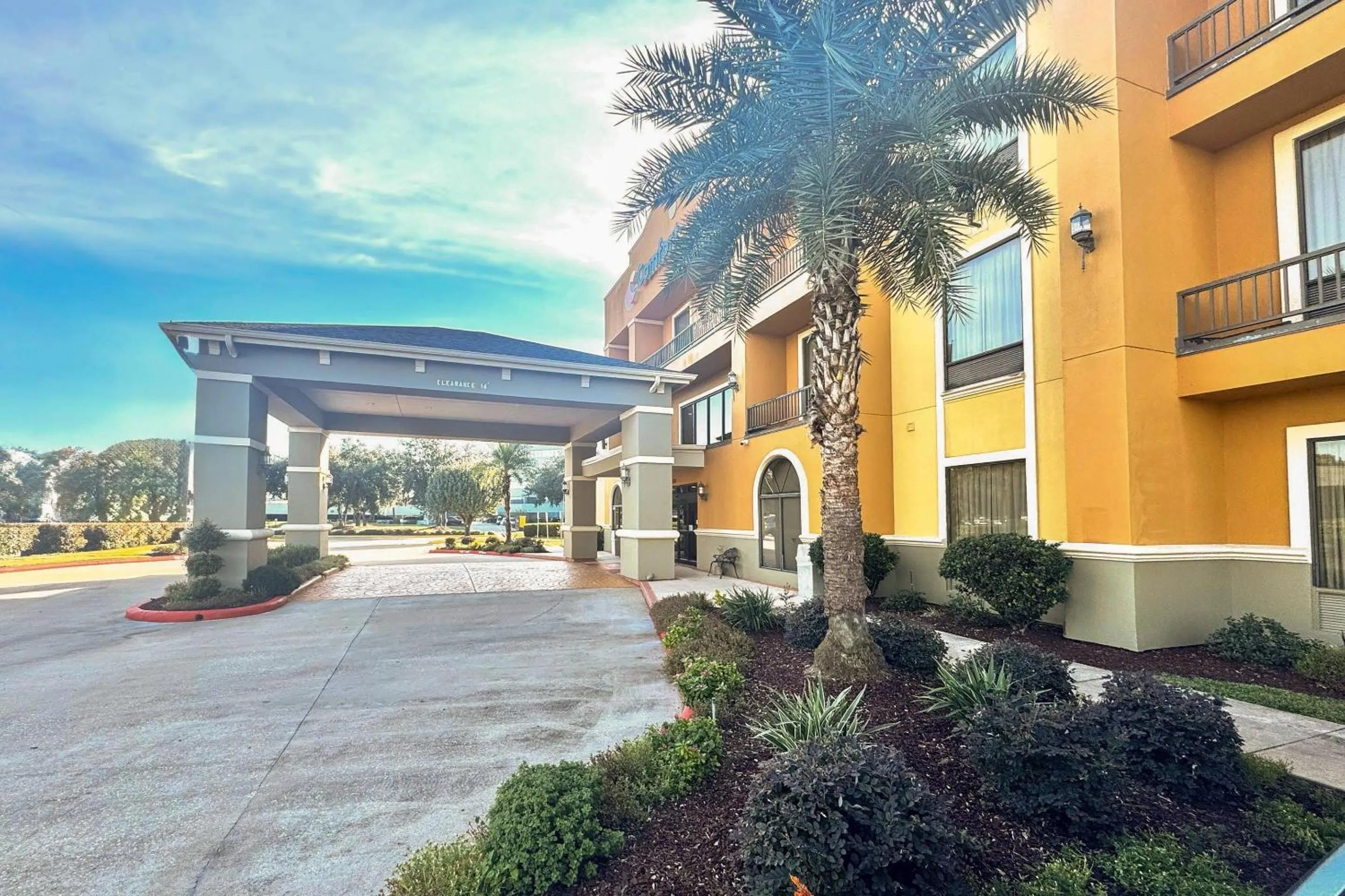 Property building in Comfort Suites Westchase Houston Energy Corridor
