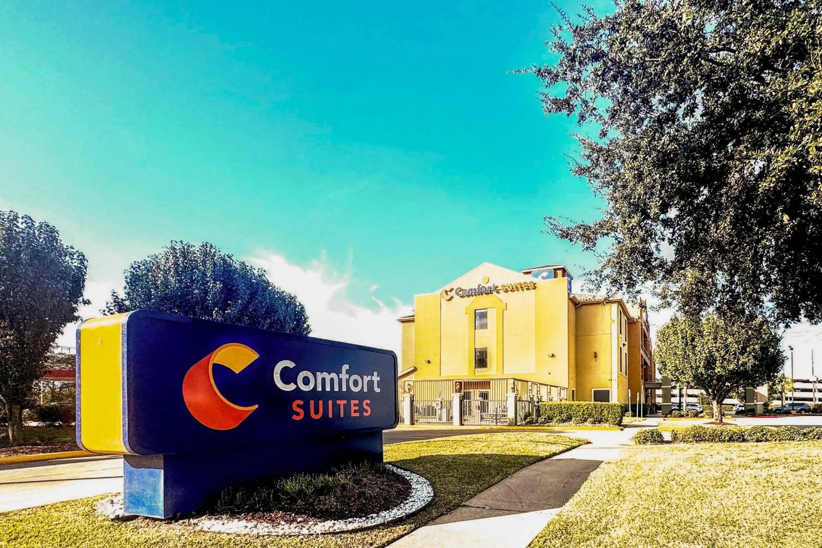 Property building in Comfort Suites Westchase Houston Energy Corridor