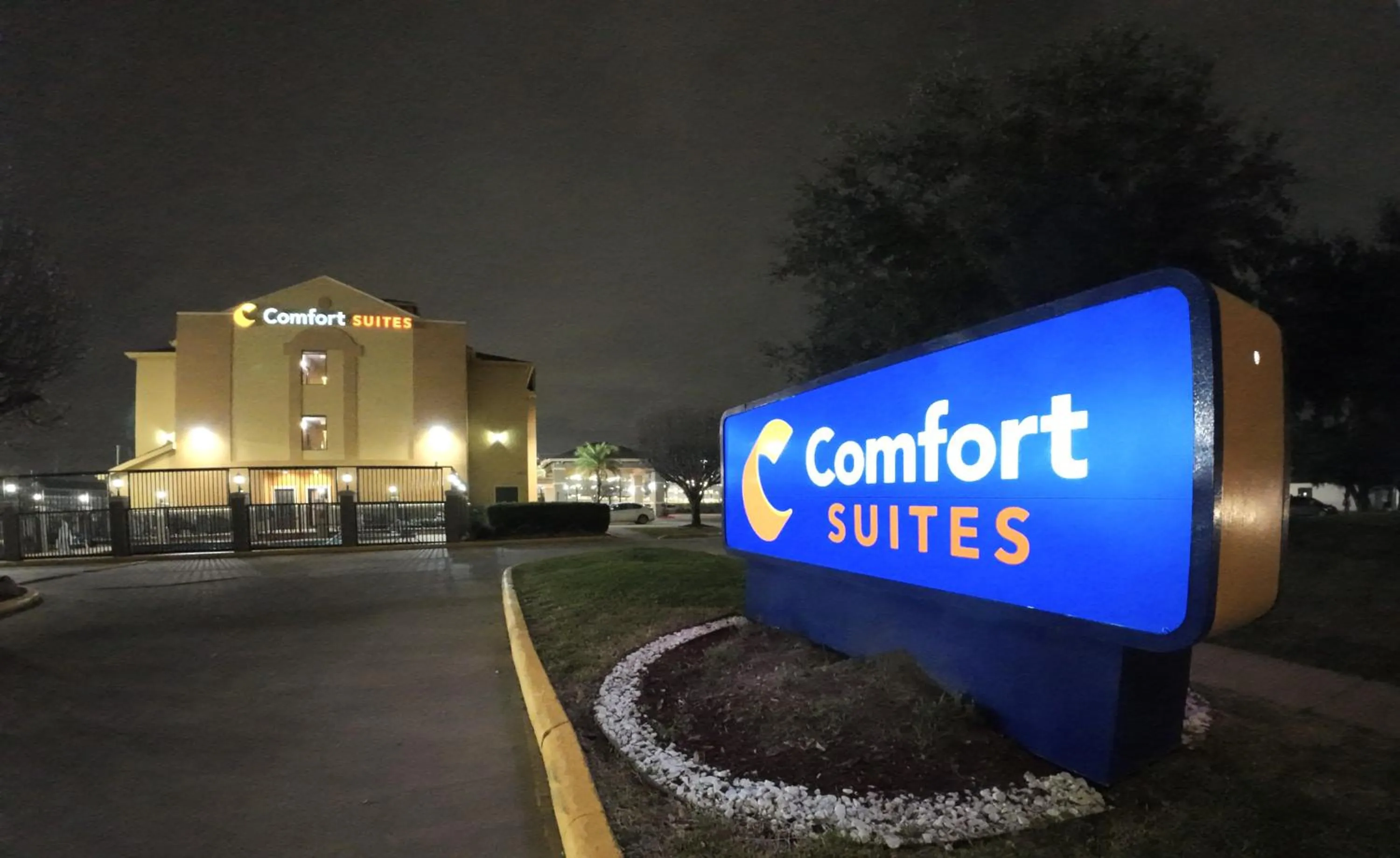 Night in Comfort Suites Westchase Houston Energy Corridor