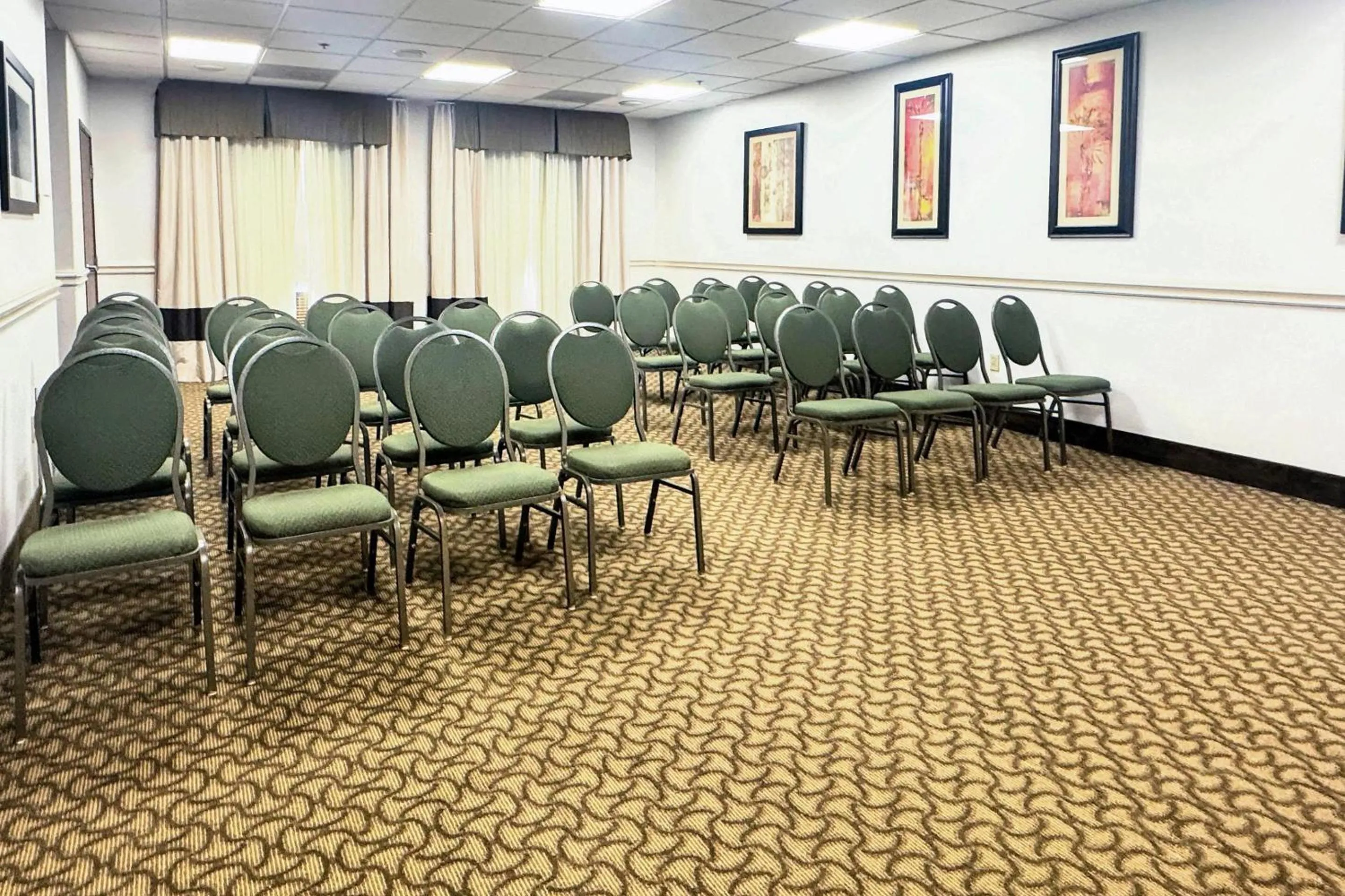 Meeting/conference room in Comfort Suites Westchase Houston Energy Corridor