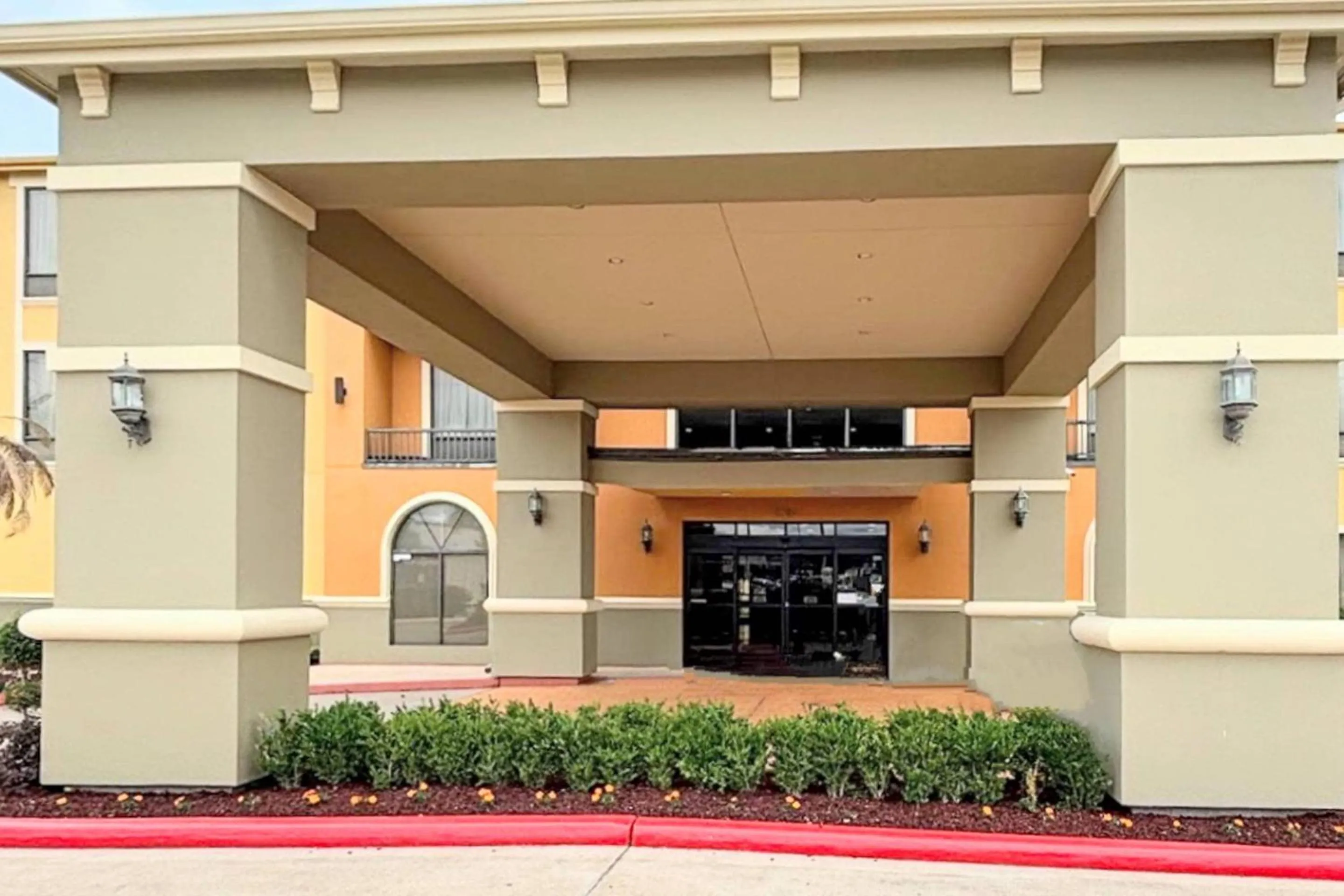 Property building in Comfort Suites Westchase Houston Energy Corridor
