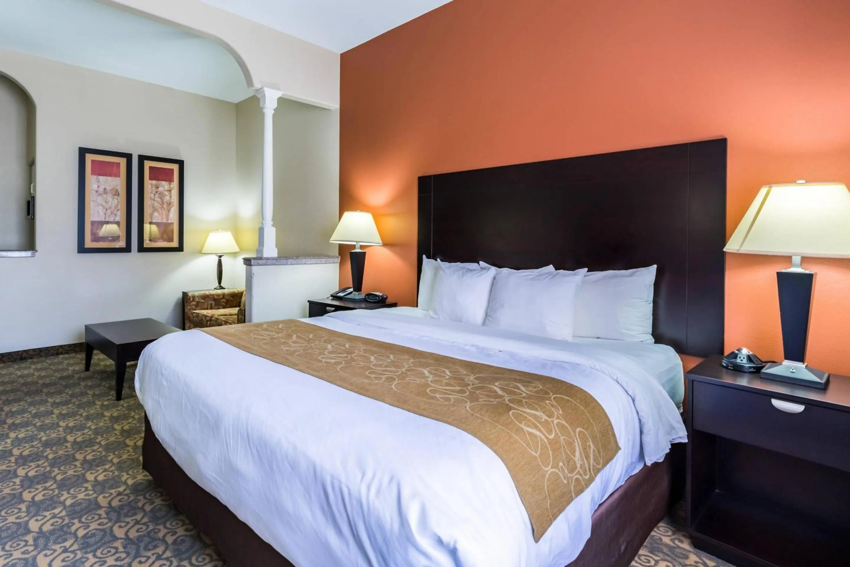 Bedroom, Bed in Comfort Suites Westchase Houston Energy Corridor