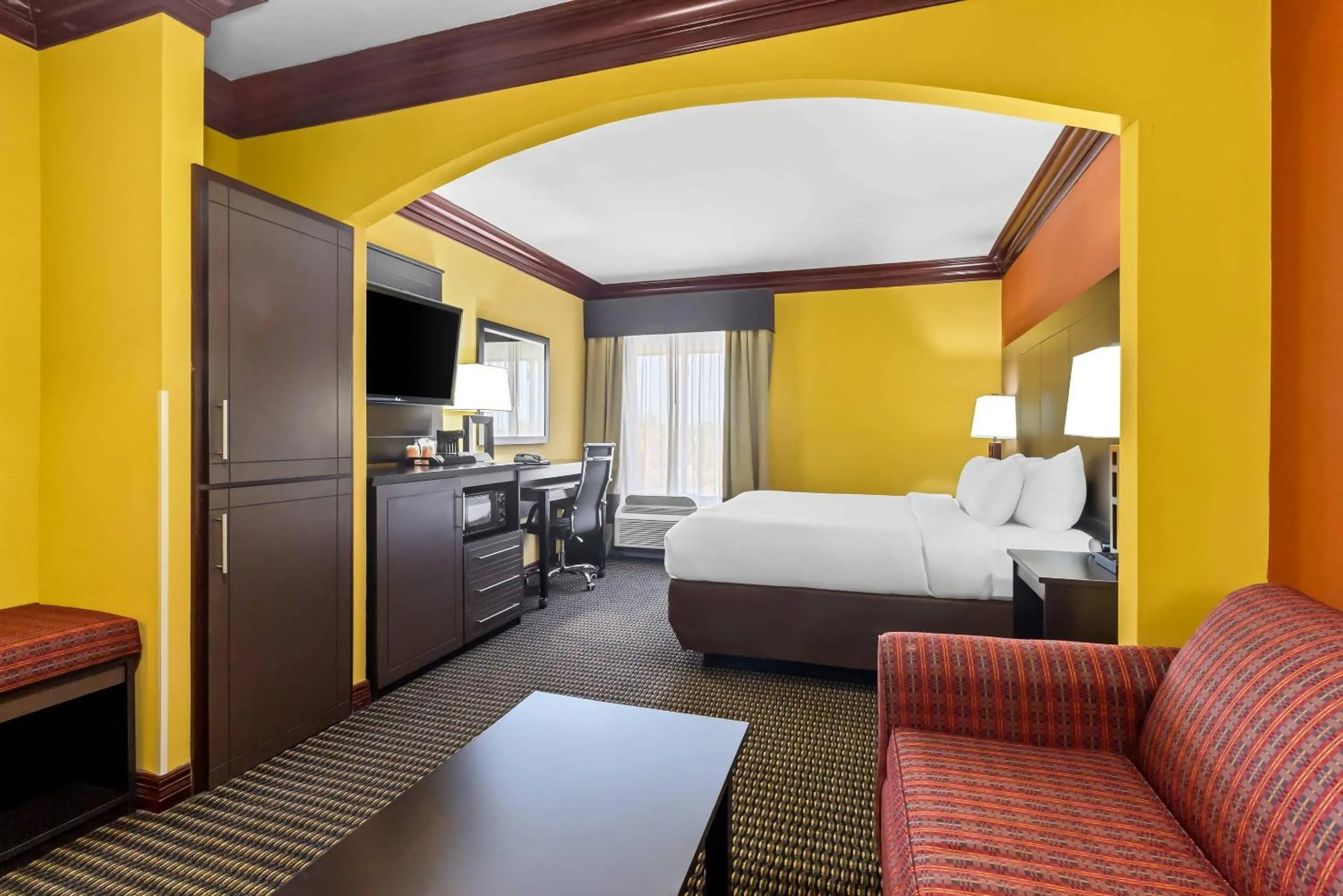 Bedroom, Bed in Comfort Suites Lake Jackson Clute