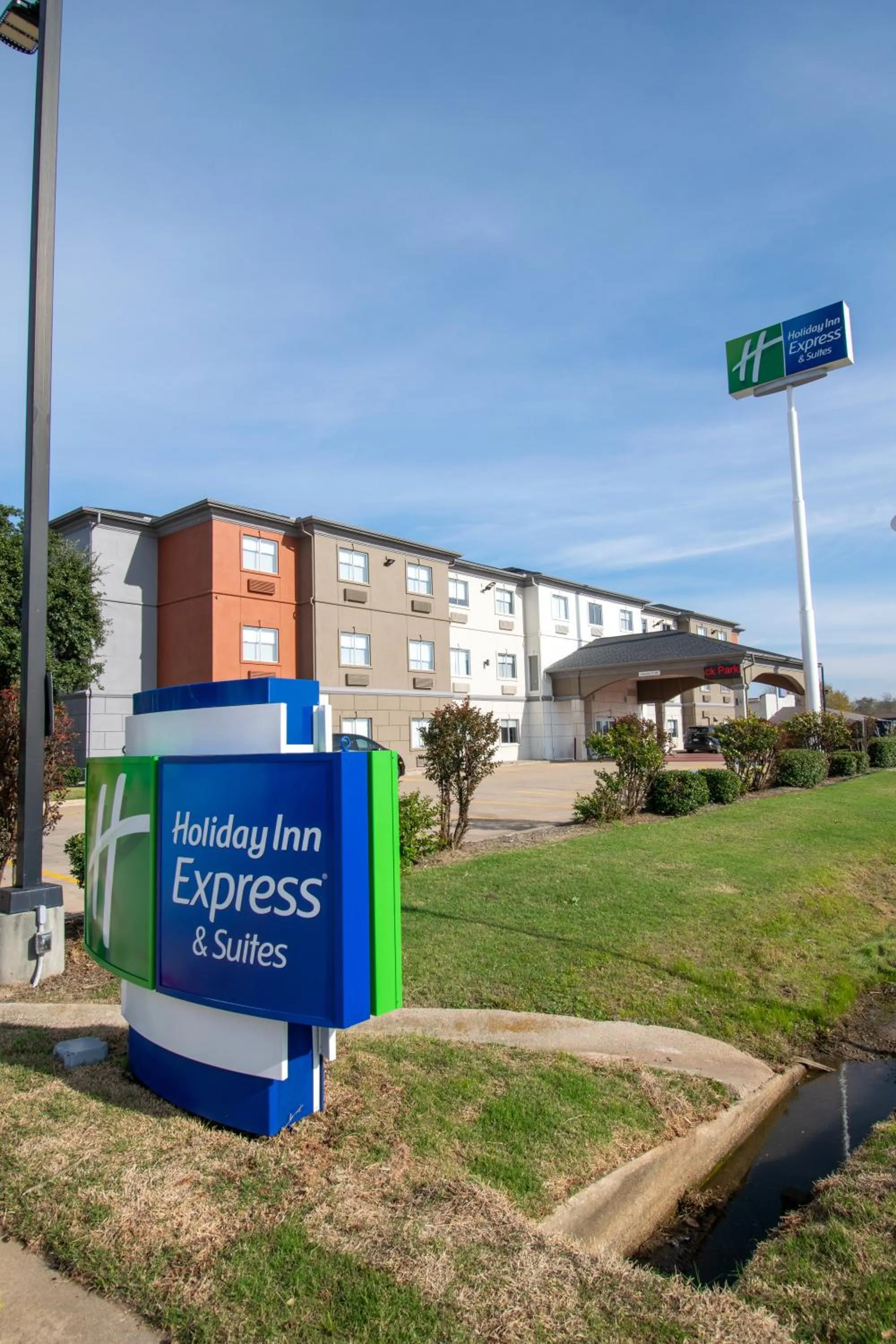 Property building in Holiday Inn Express & Suites Sulphur Springs by IHG