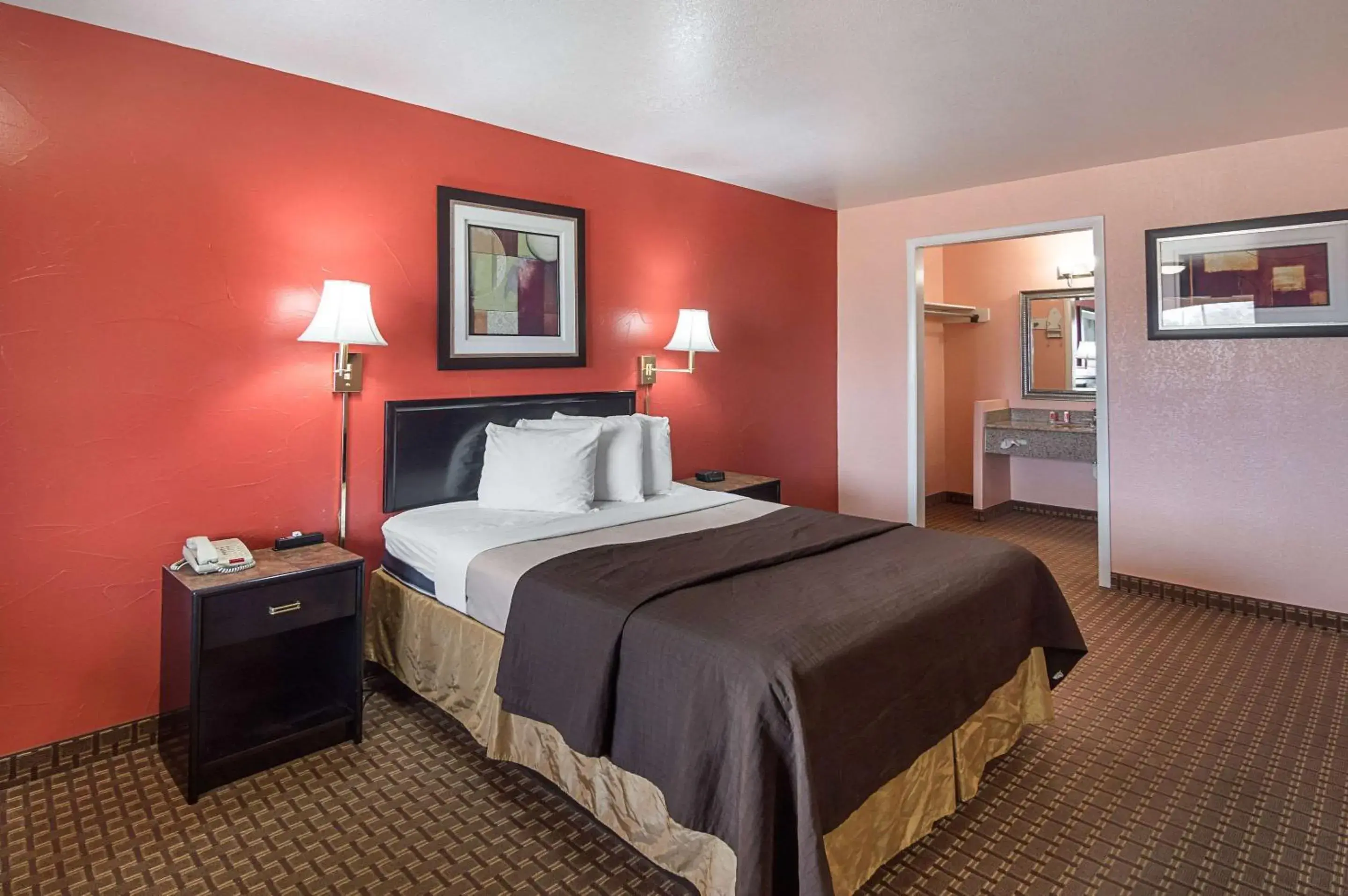 Queen Room - Non-Smoking in Econo Lodge Dalhart Hwy 54 - Hwy 287 Queen Room - Non-Smoking in Econo Lodge Dalhart Hwy 54 - Hwy 287