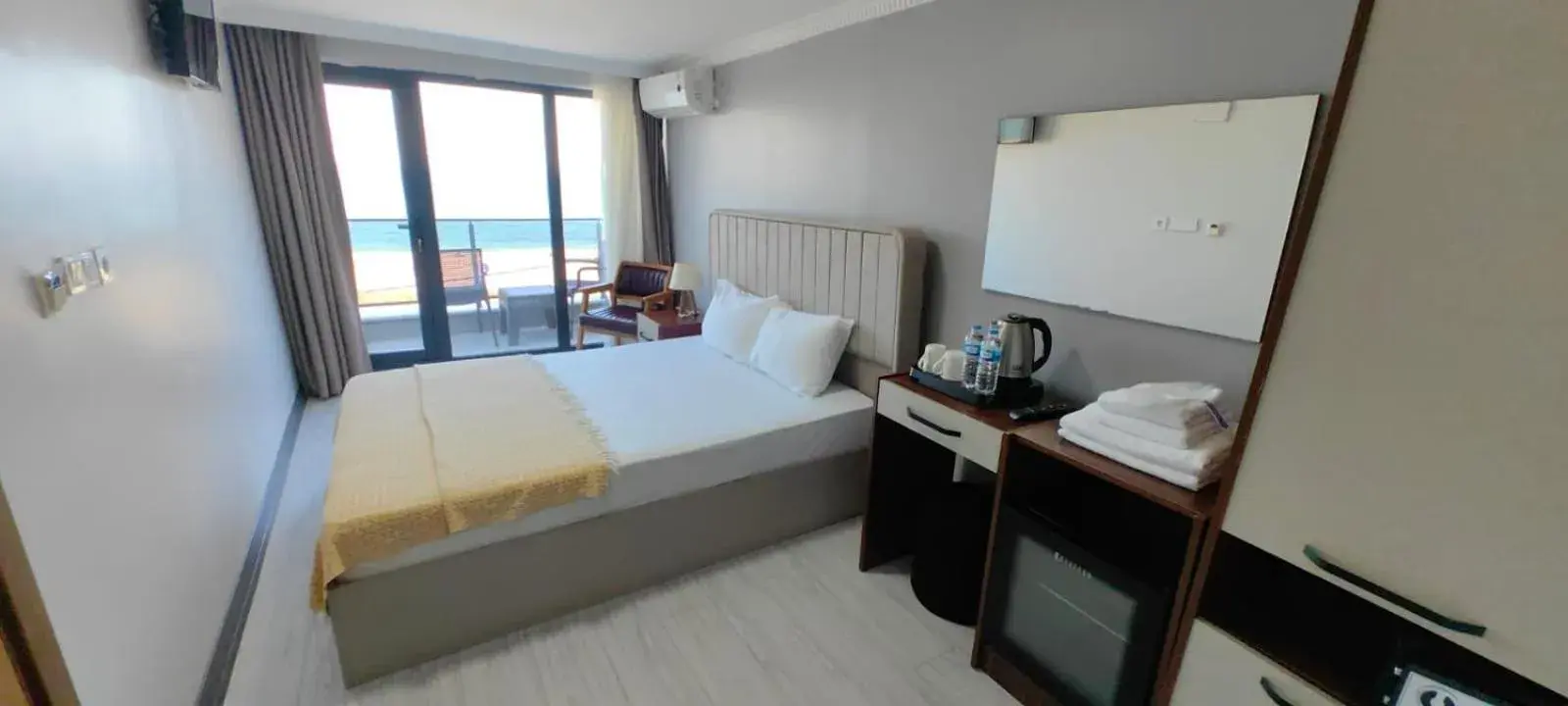 Deluxe Double Room with Sea View in istanbul Airport Kumsal Otel Deluxe Double Room with Sea View in istanbul Airport Kumsal Otel