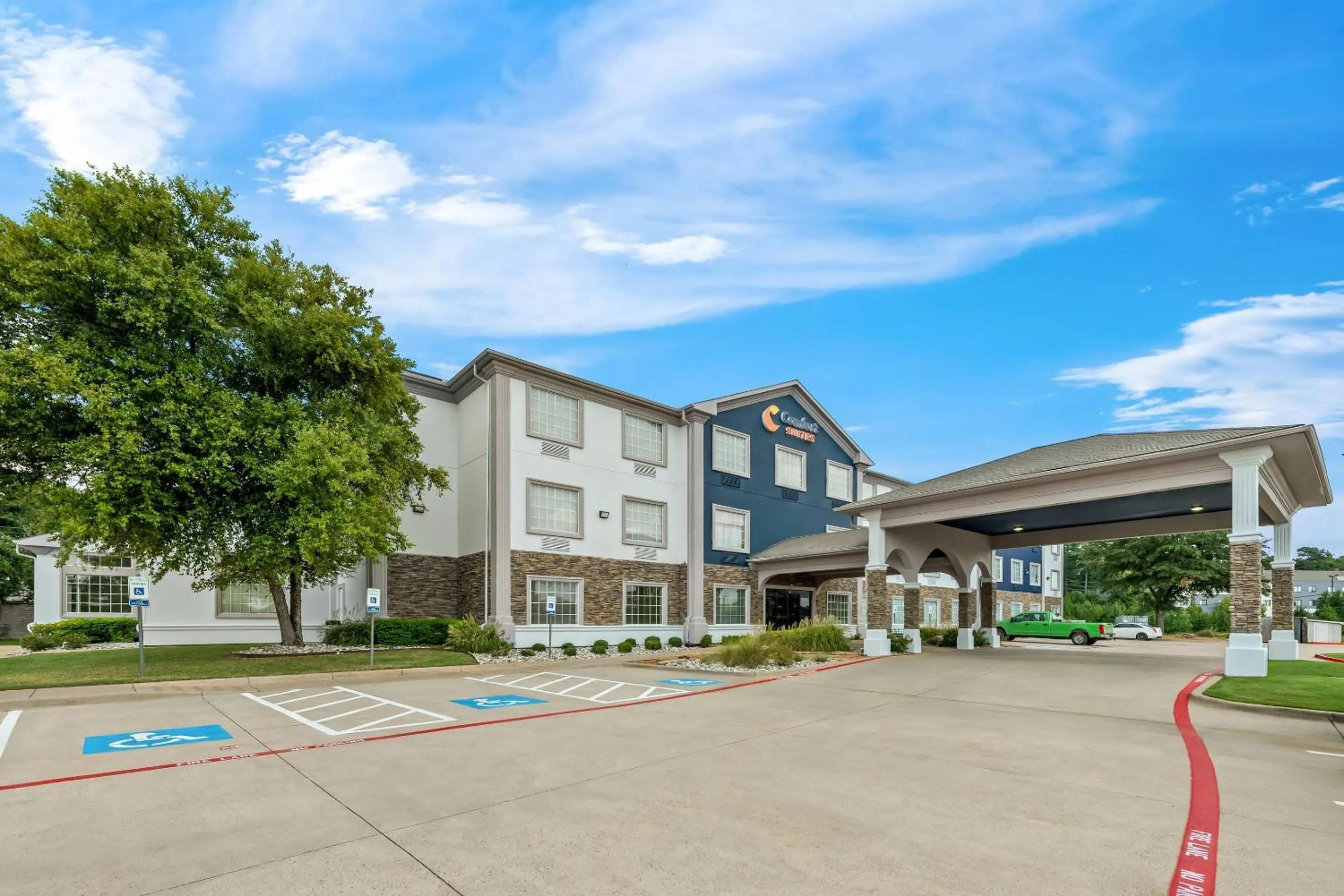 Property building in Comfort Suites Texarkana Texas
