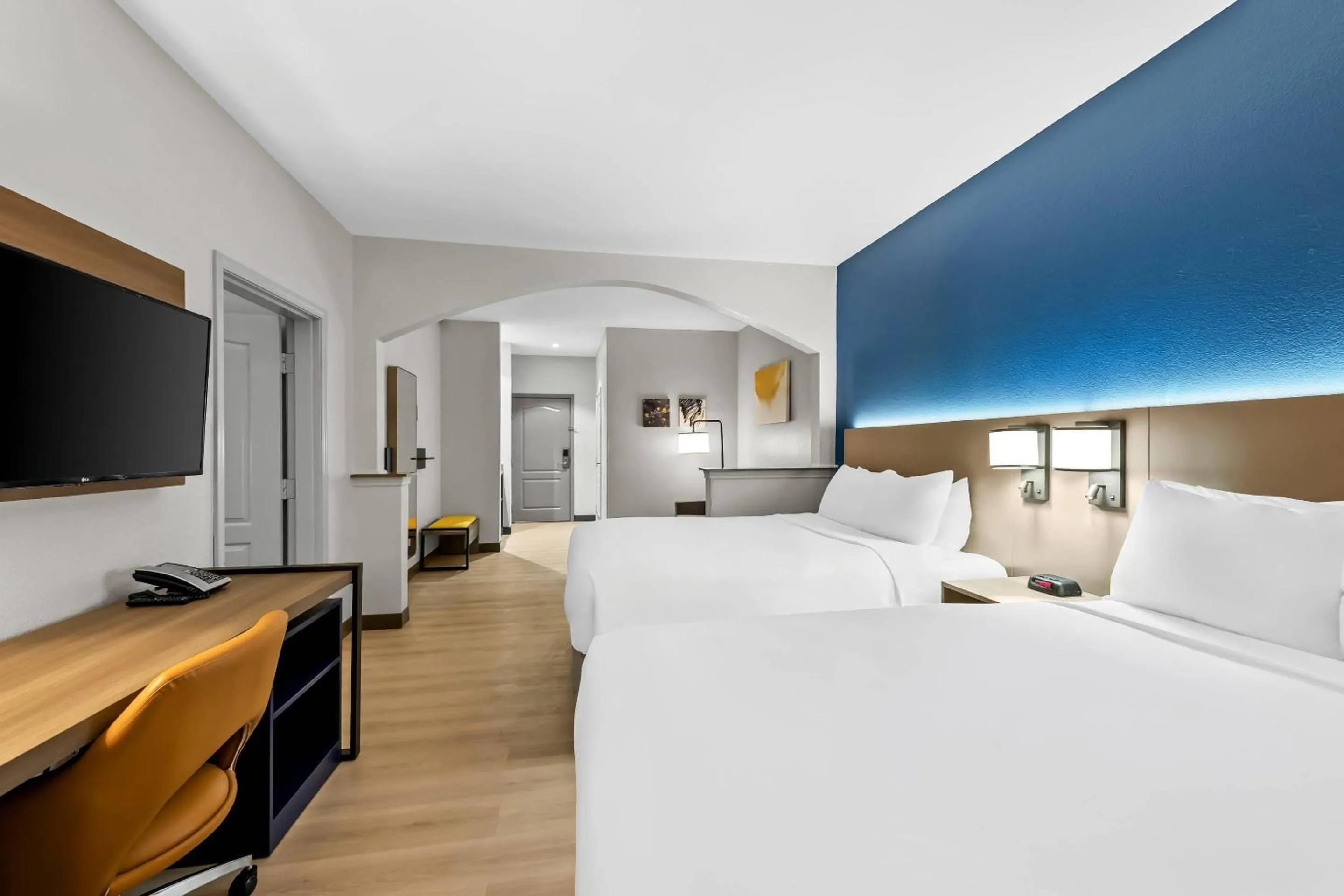 Bedroom, Bed in Comfort Suites Texarkana Texas