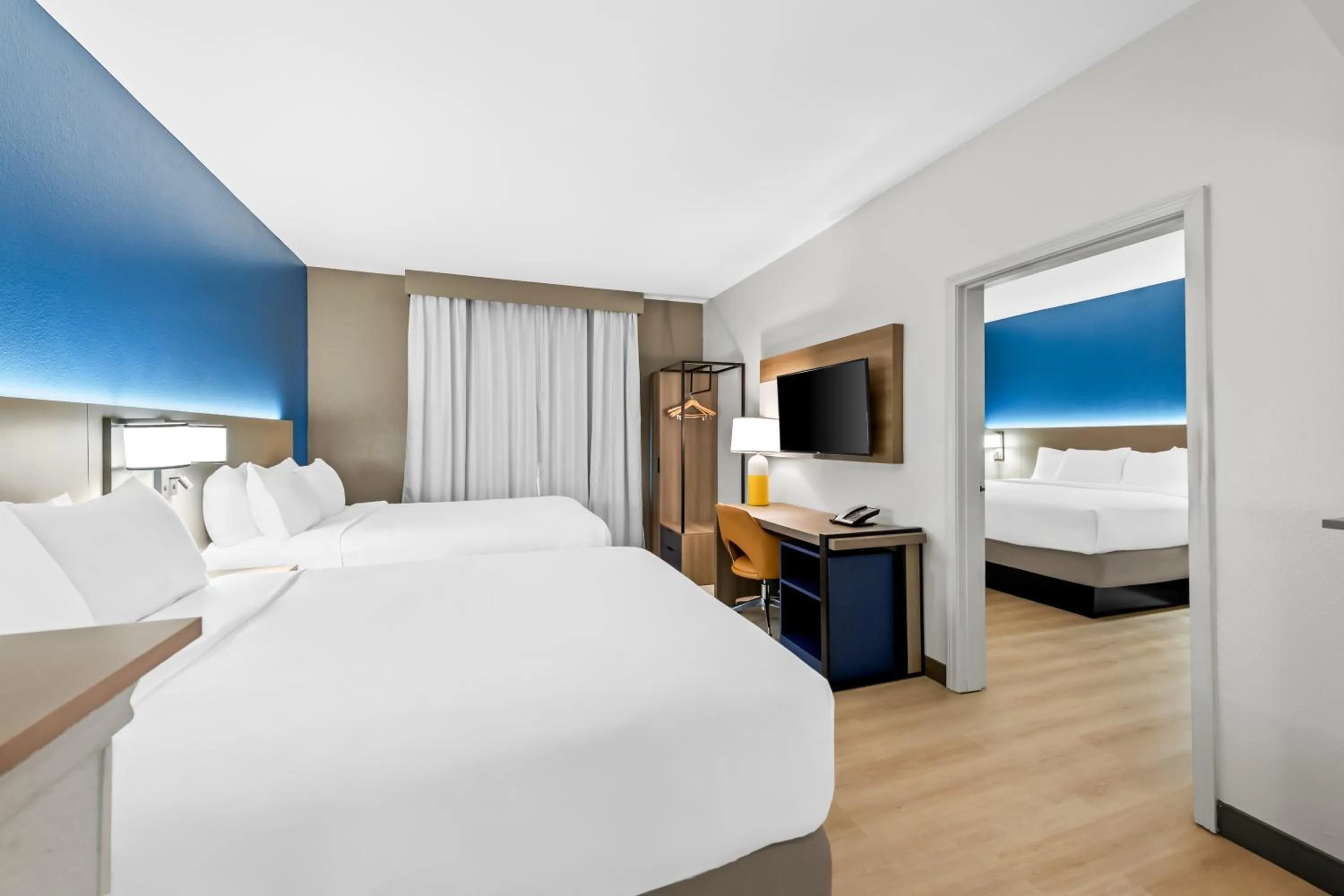 Photo of the whole room, Bed in Comfort Suites Texarkana Texas