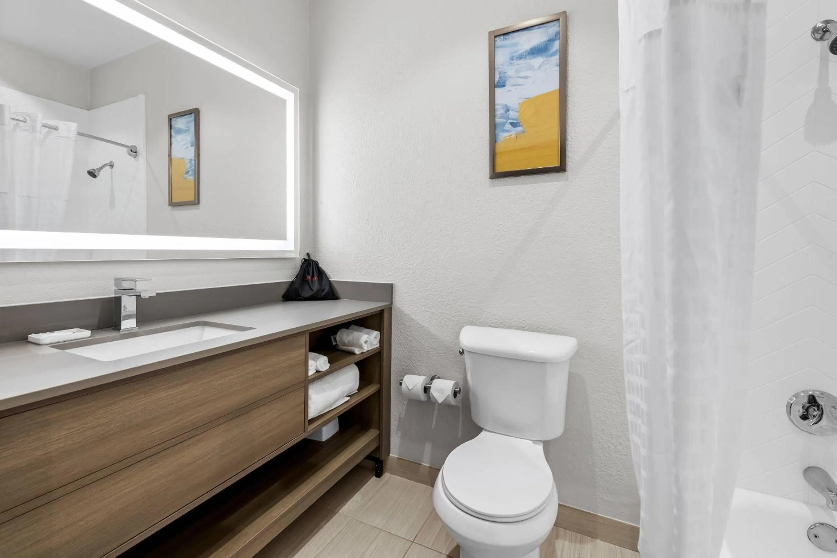 Bedroom in Comfort Suites Texarkana Texas