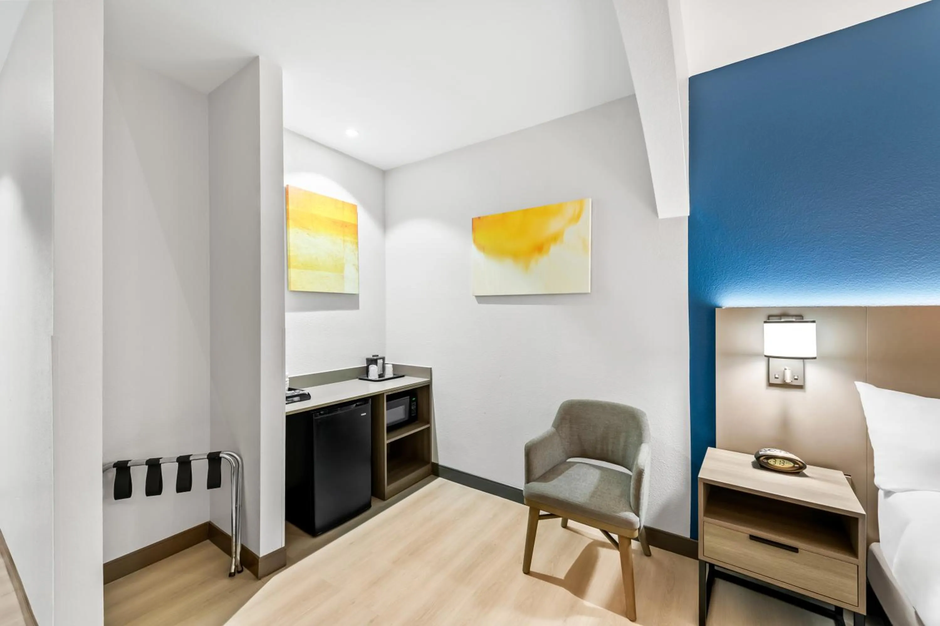 Living room, Bed in Comfort Suites Texarkana Texas