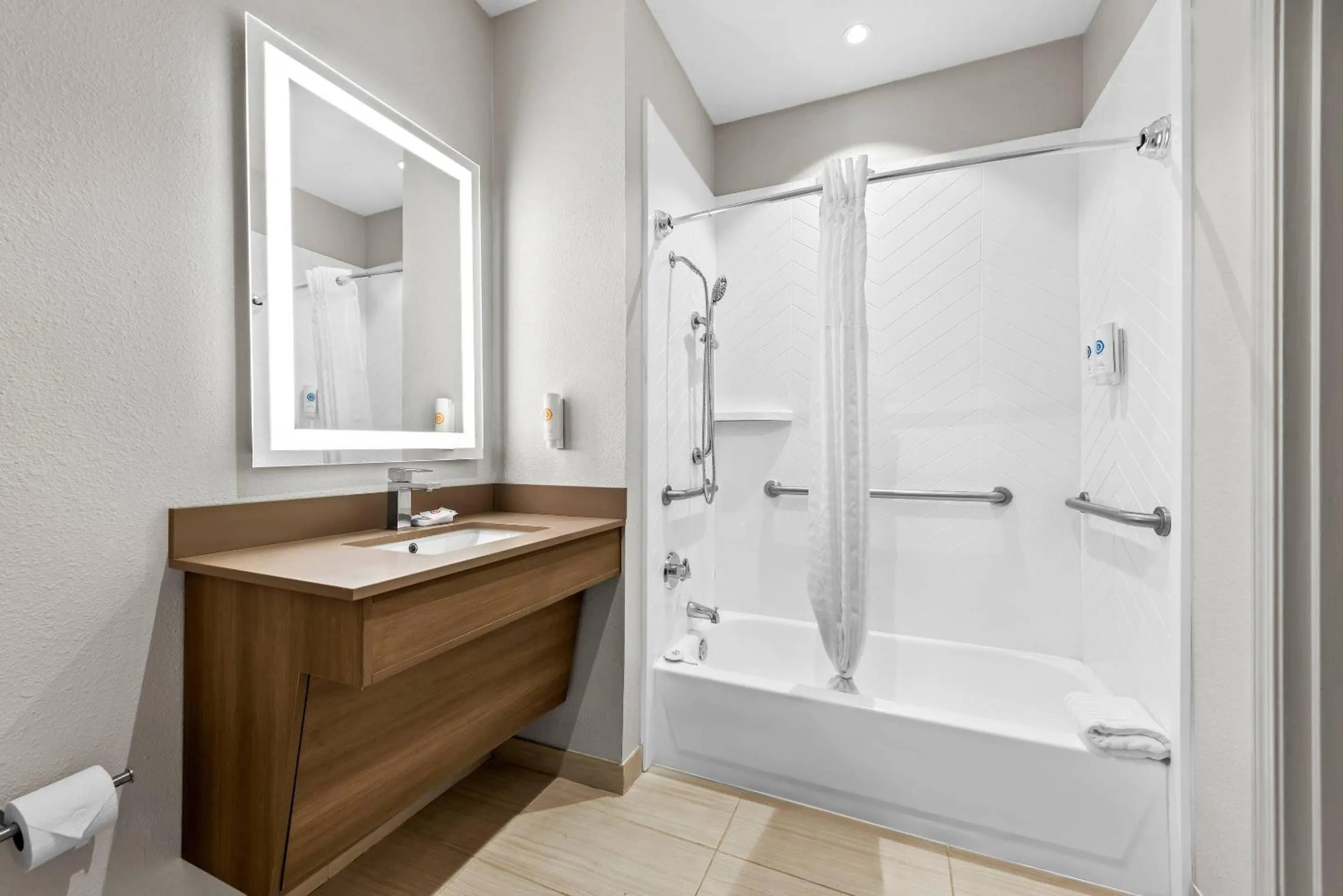 Bedroom in Comfort Suites Texarkana Texas