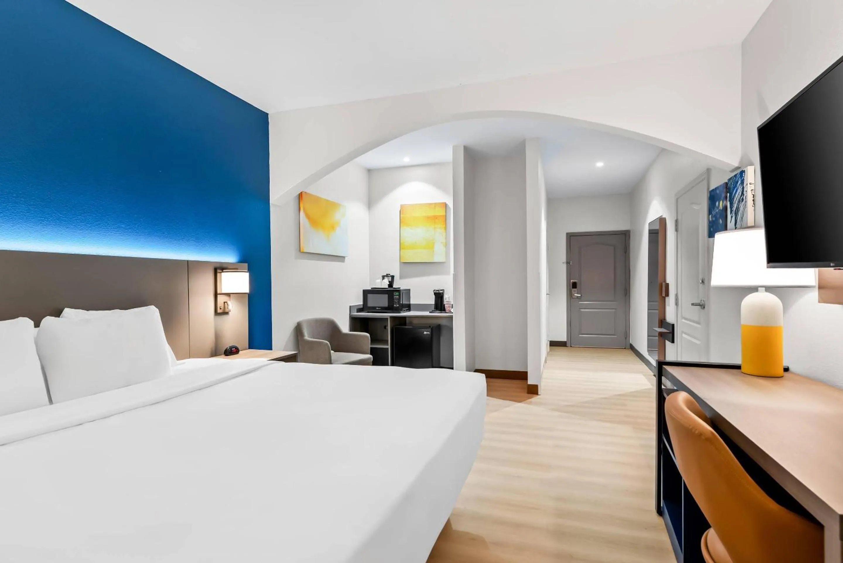 Bedroom, Bed in Comfort Suites Texarkana Texas