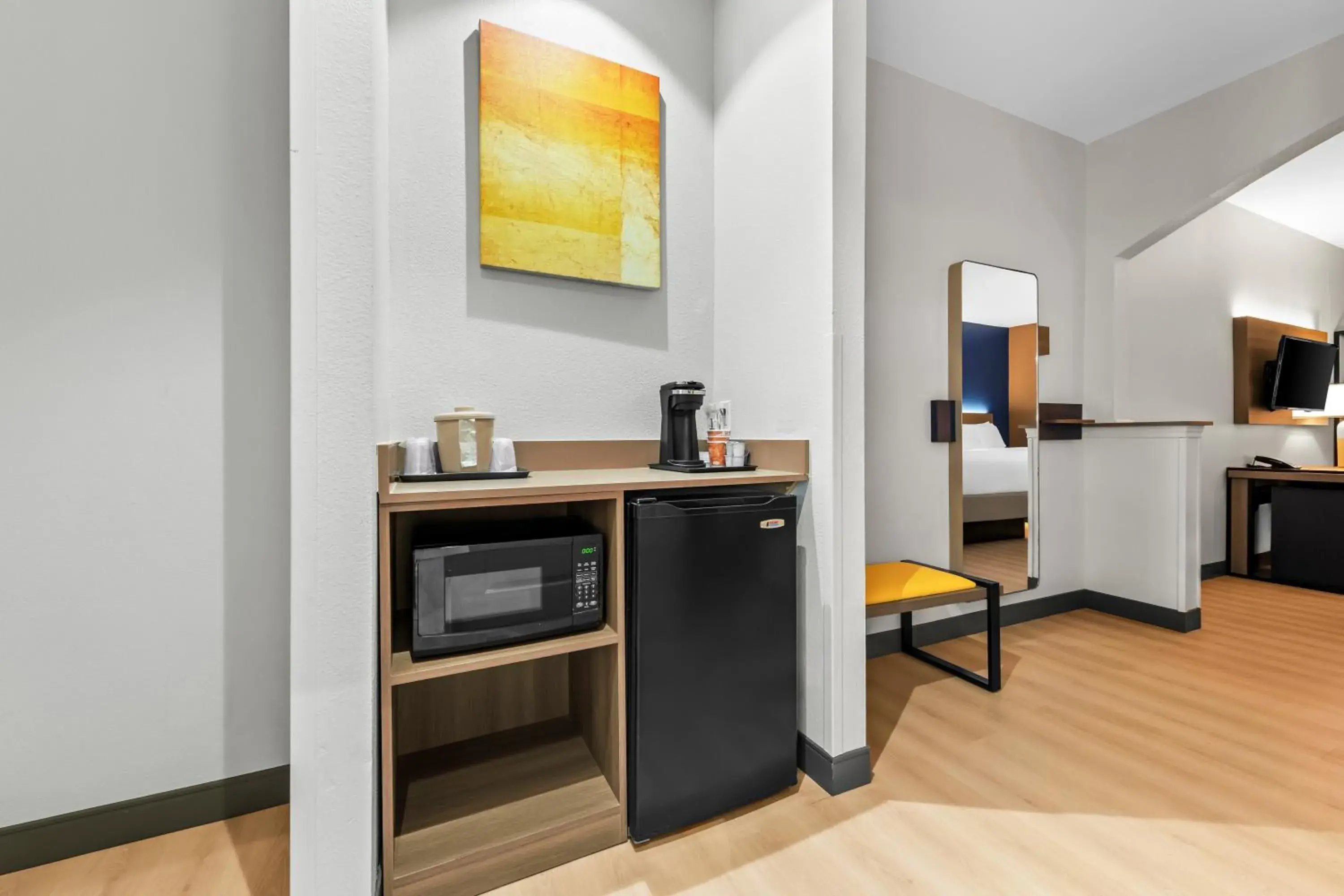 Suite with One King Bed and Two Queen Beds - Accessible/Non-Smoking in Comfort Suites Texarkana Texas Suite with One King Bed and Two Queen Beds - Accessible/Non-Smoking in Comfort Suites Texarkana Texas