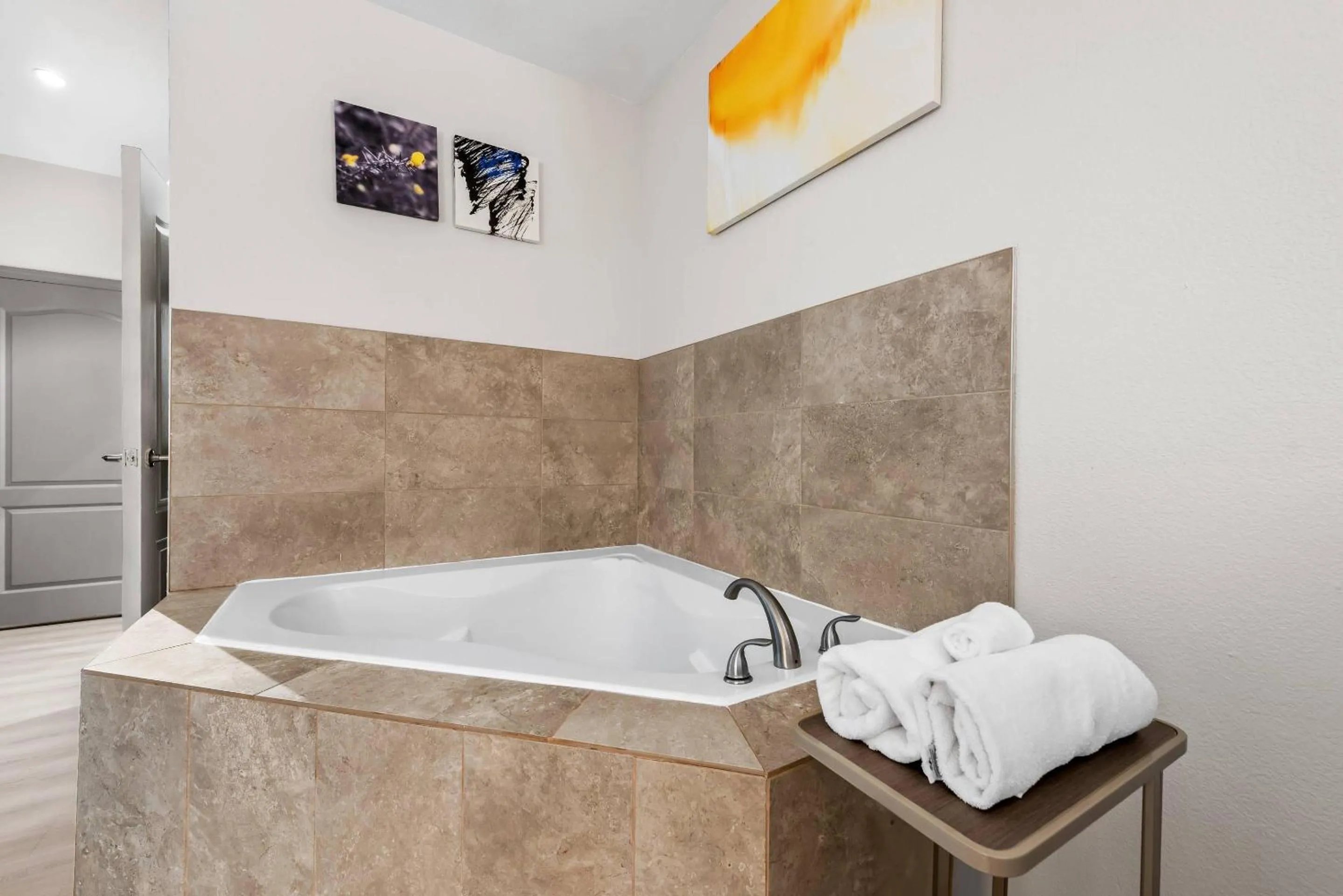 Bedroom in Comfort Suites Texarkana Texas