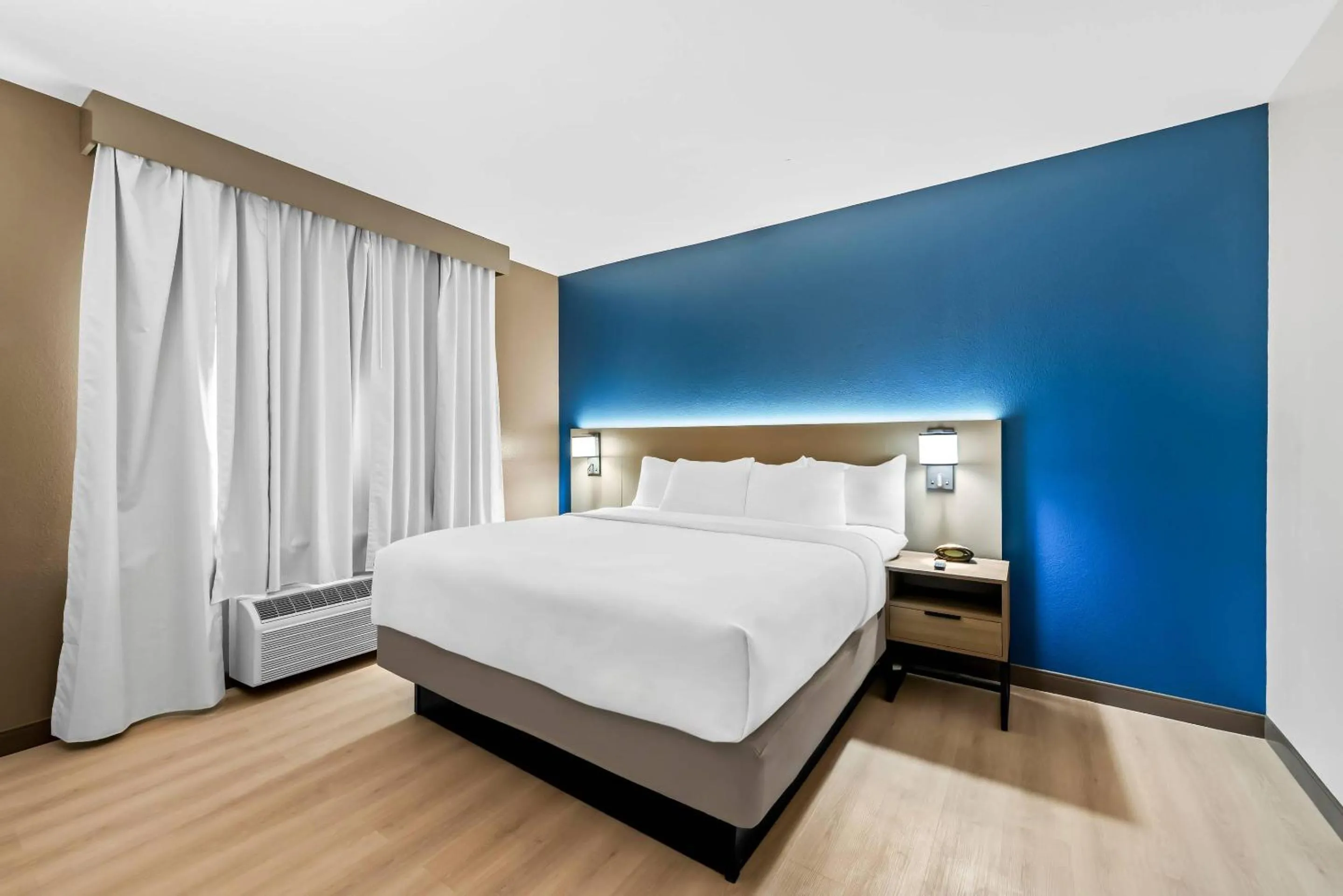 Bedroom, Bed in Comfort Suites Texarkana Texas