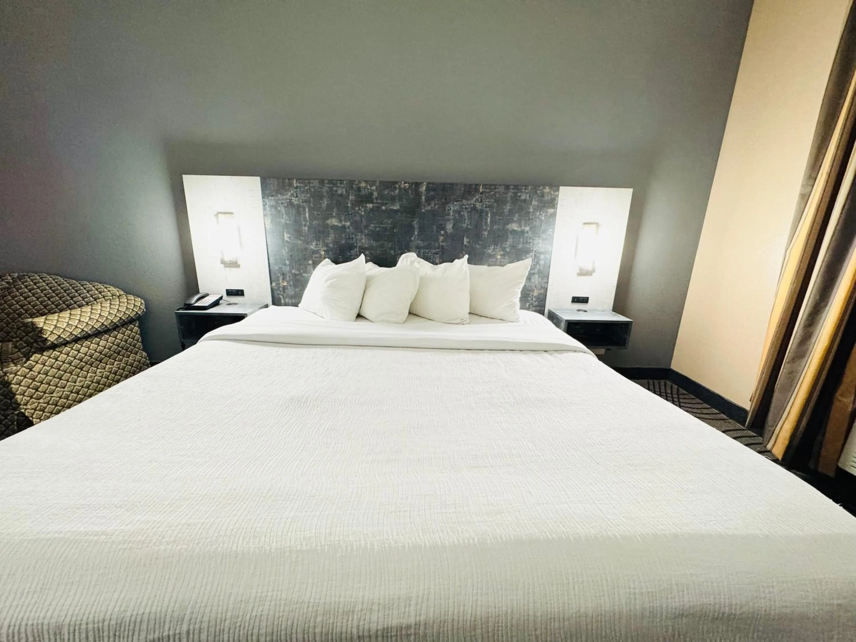 Bed in FairBridge Inn & Suites Cleburne