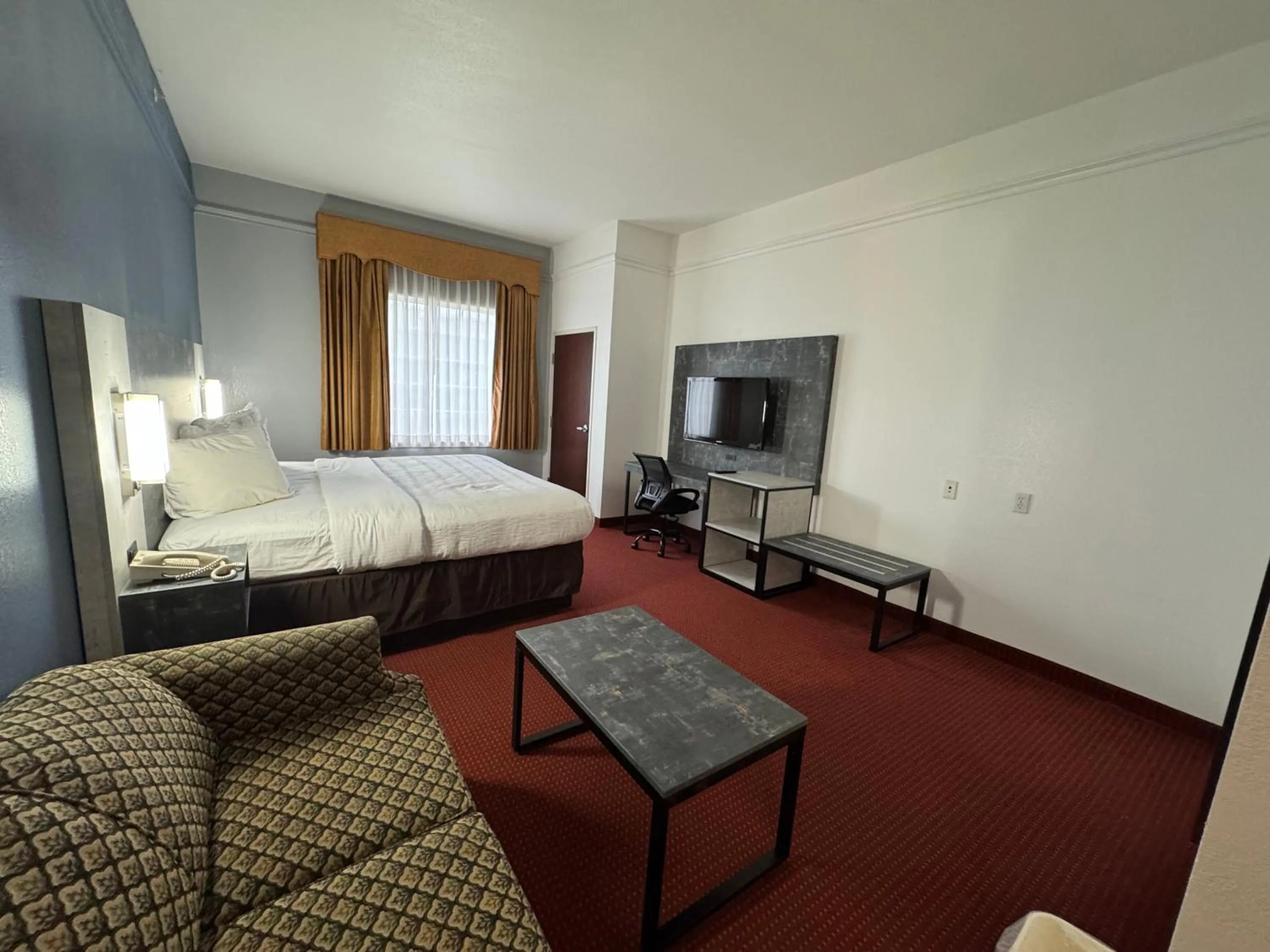 TV and multimedia, Bed in FairBridge Inn & Suites Cleburne