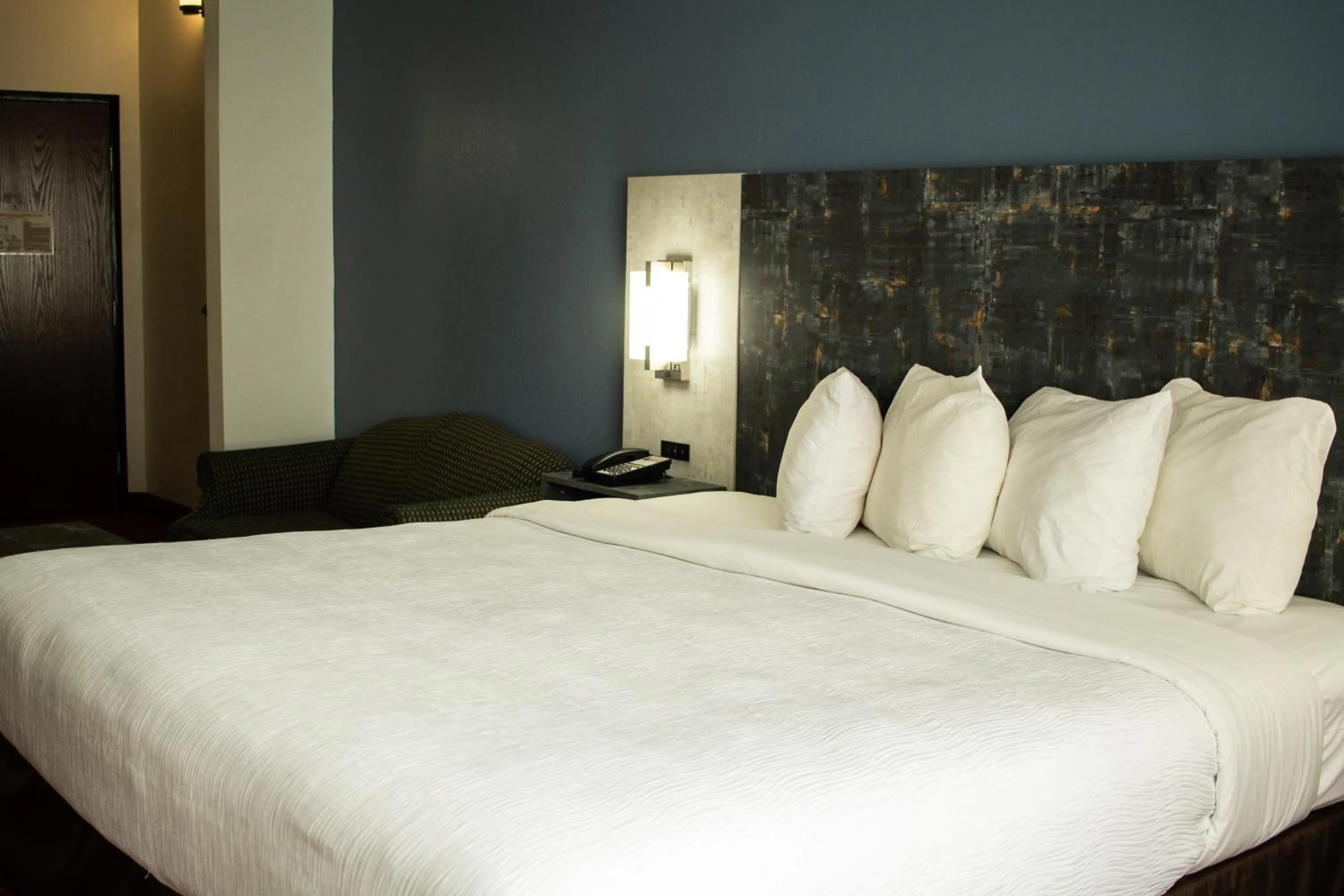 Bed in FairBridge Inn & Suites Cleburne